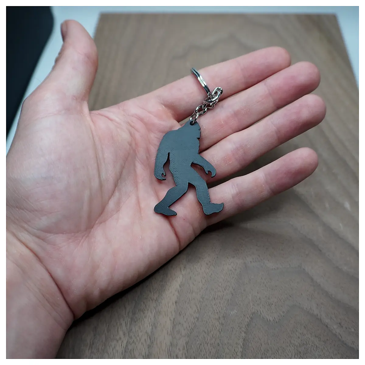 Bigfoot Sasquatch Keychain Cryptid Figure Replica Primitive Man Statue Outdoor Adventure Collectible
