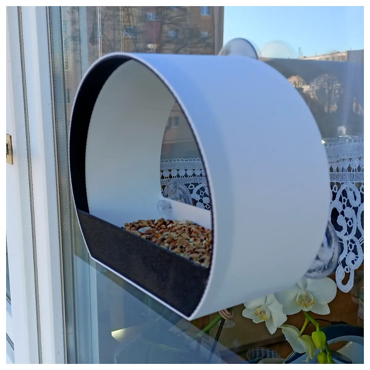 Bird Feeder Window Mounted Universal Bird Food Dispenser Automatic Bird Feeder Supply Outdoor Birds