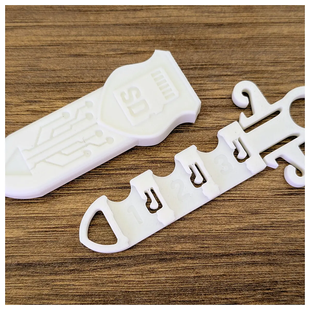 Micro SD Keychain Sword Portable Storage Case SD Card Holder Accessory Charging Case Storage Solution