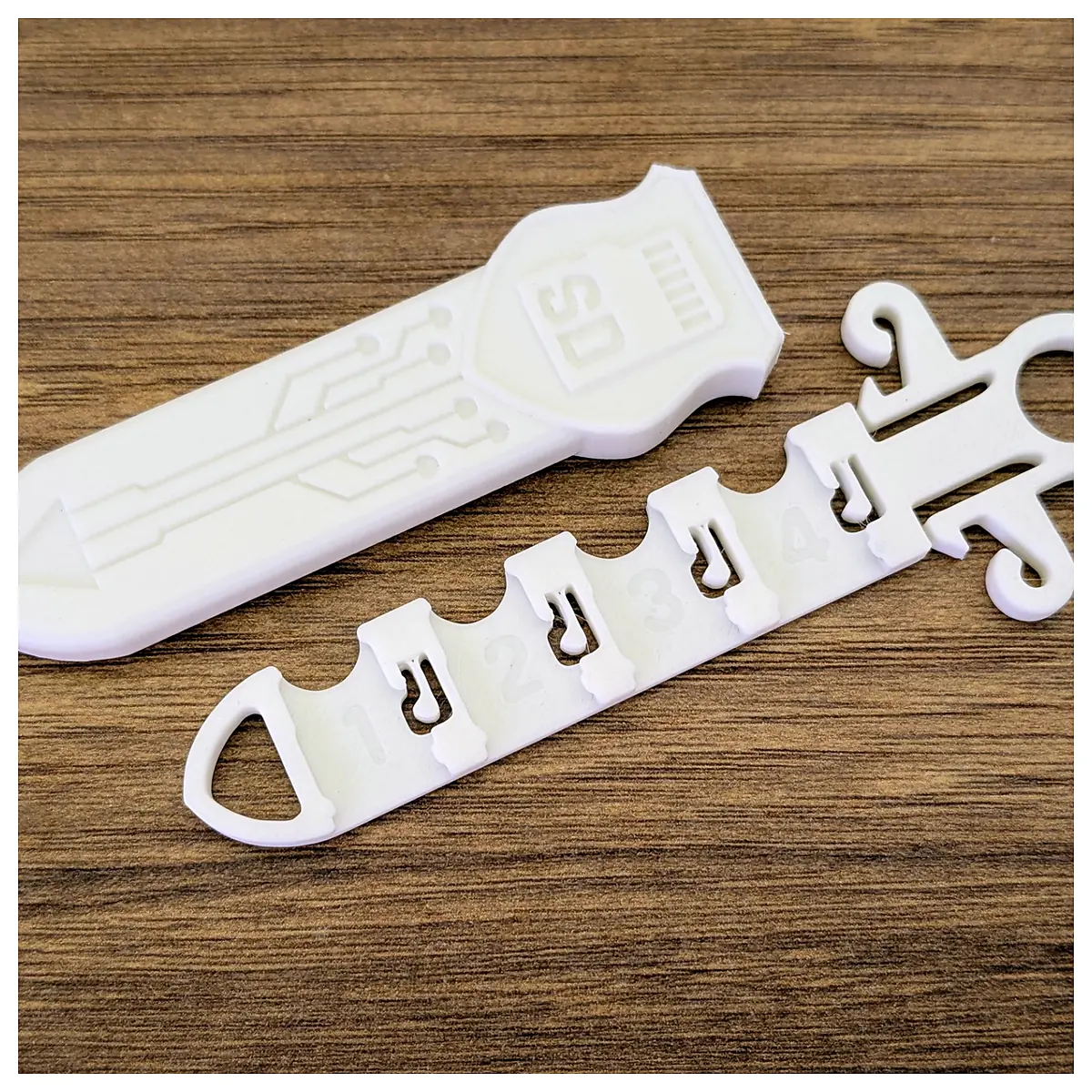 Micro SD Keychain Sword Portable Storage Case SD Card Holder Accessory Charging Case Storage Solution