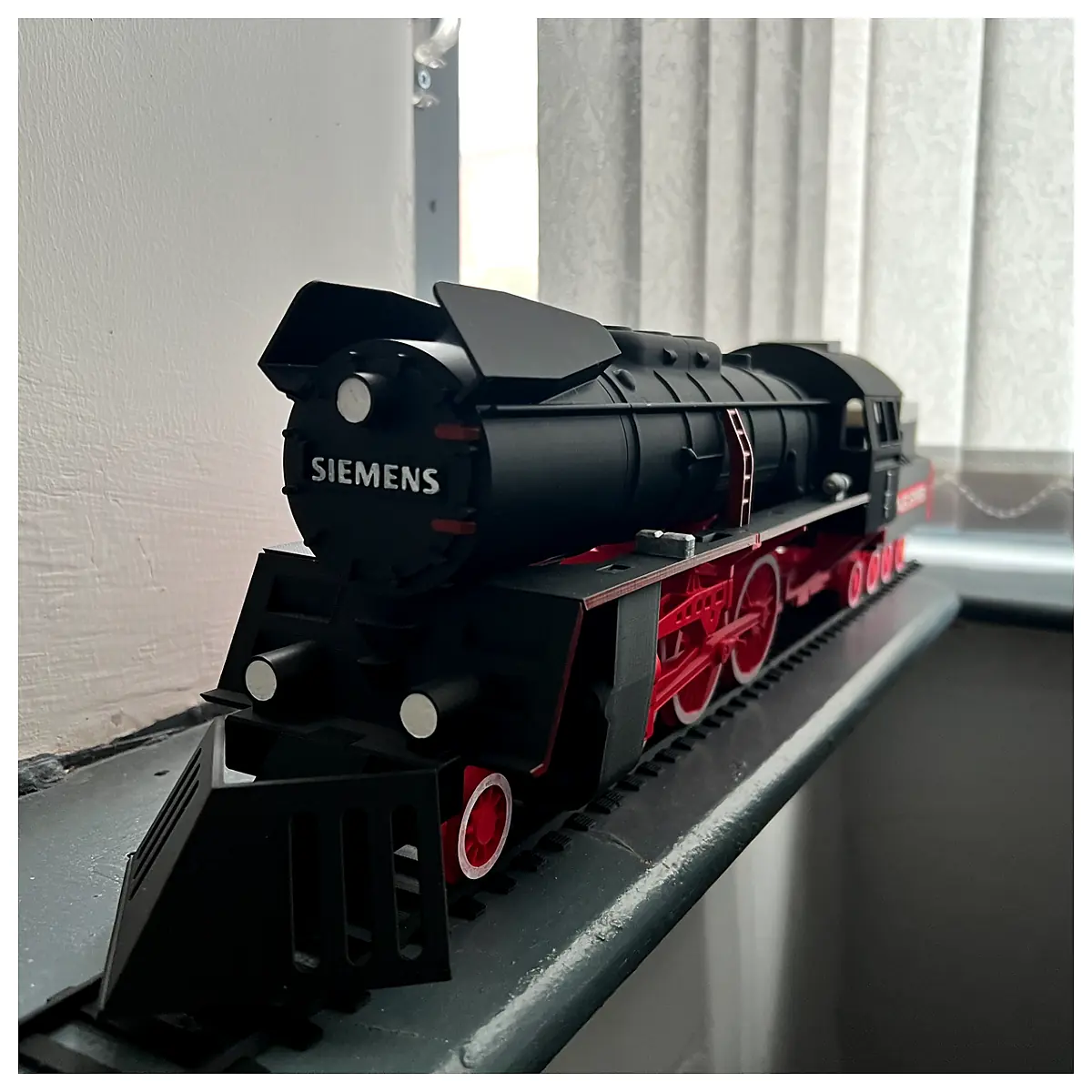 Train Locomotive Toy Realistic Train Car Kids Toy Track Train Parts Model Railway Accessories Transportation Toy