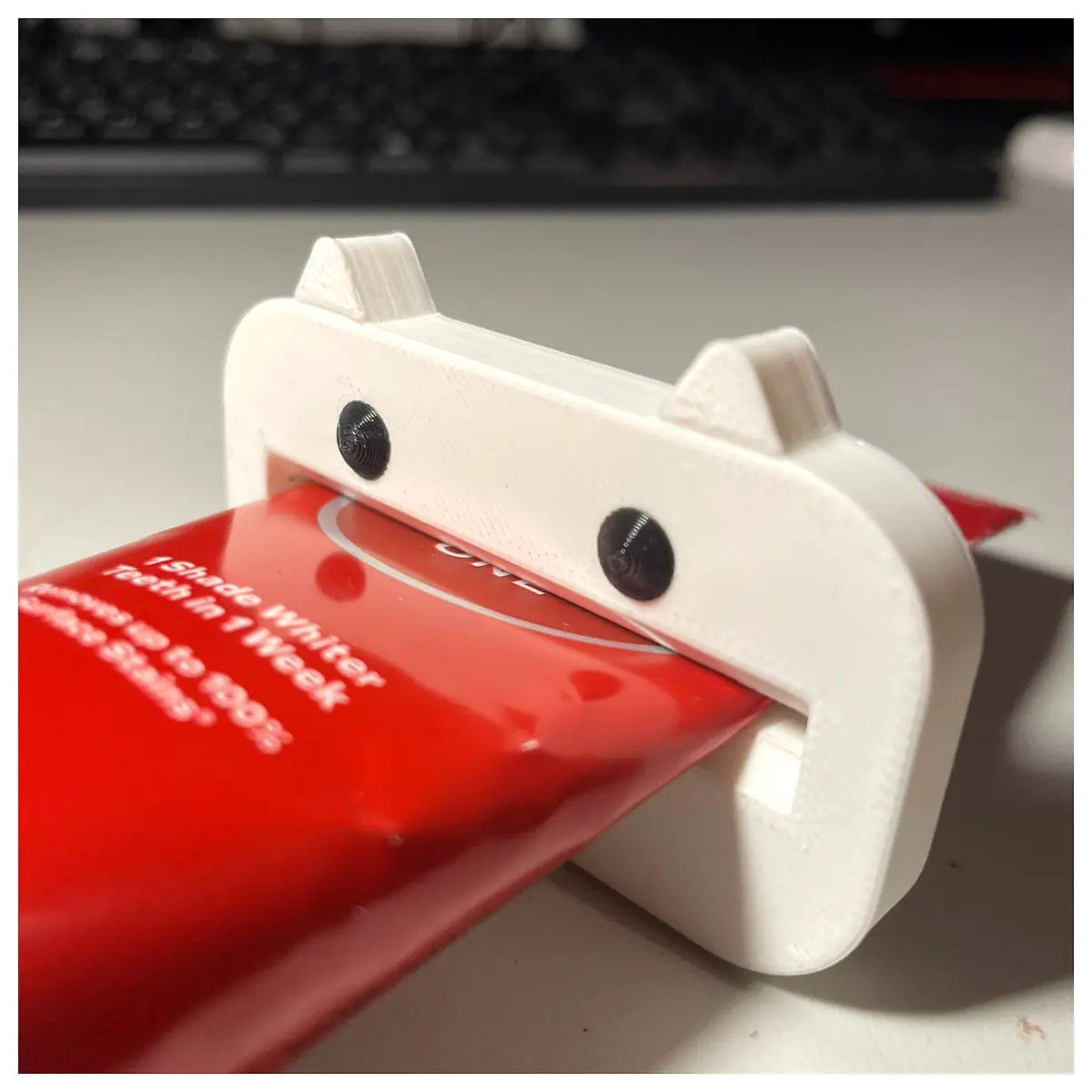 Cute Toothpaste Squeezer Tube Applicator Toothpaste Tool Storage Container Universal Seal Leak Proof Toothpaste Accessories