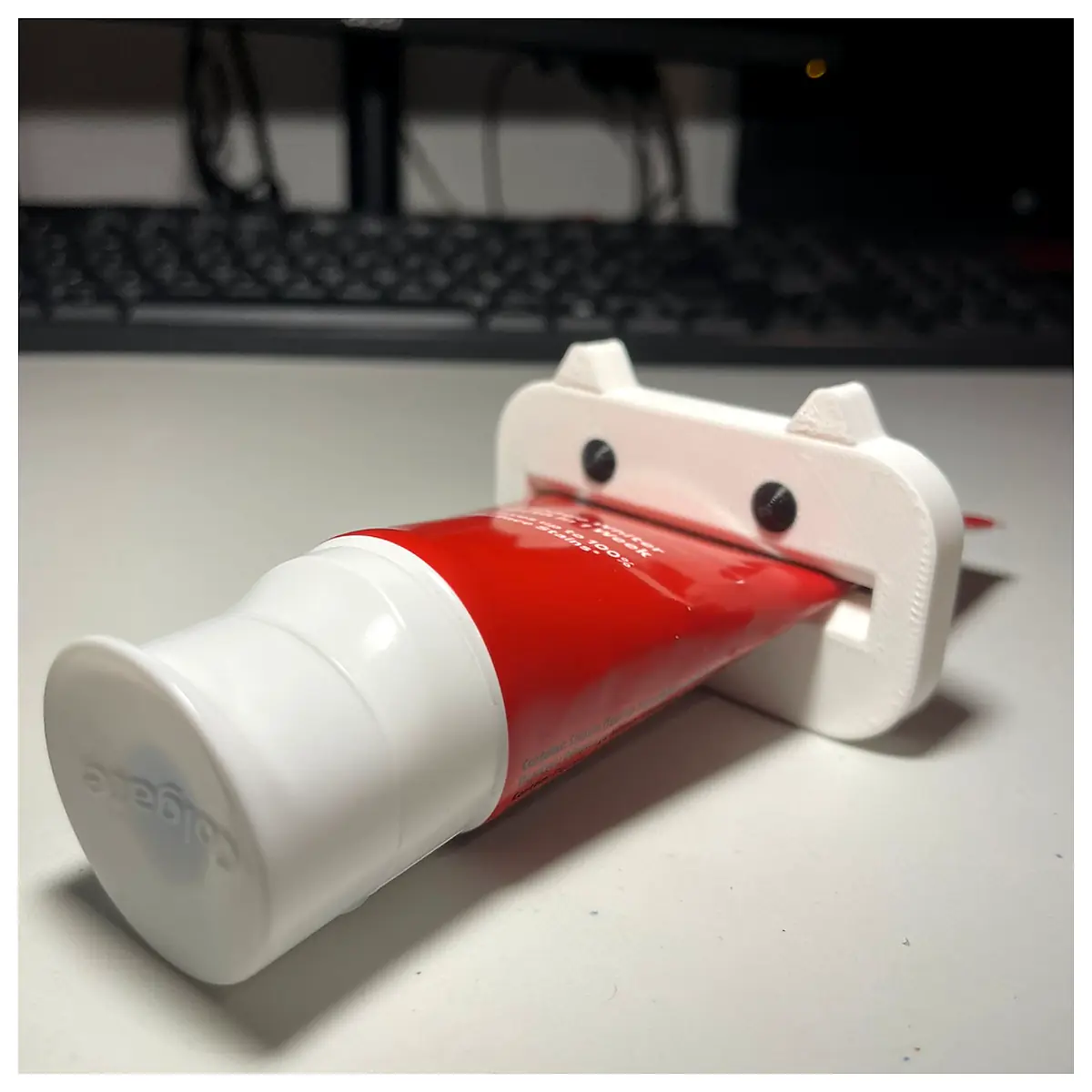 Cute Toothpaste Squeezer Tube Applicator Toothpaste Tool Storage Container Universal Seal Leak Proof Toothpaste Accessories