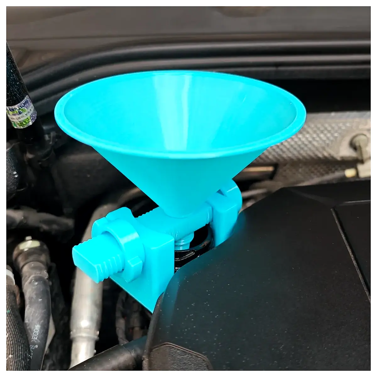 Windshield Washer Fluid Funnel Holder Fluid Dispenser Car Maintenance Auto Parts Washer Fluid Container