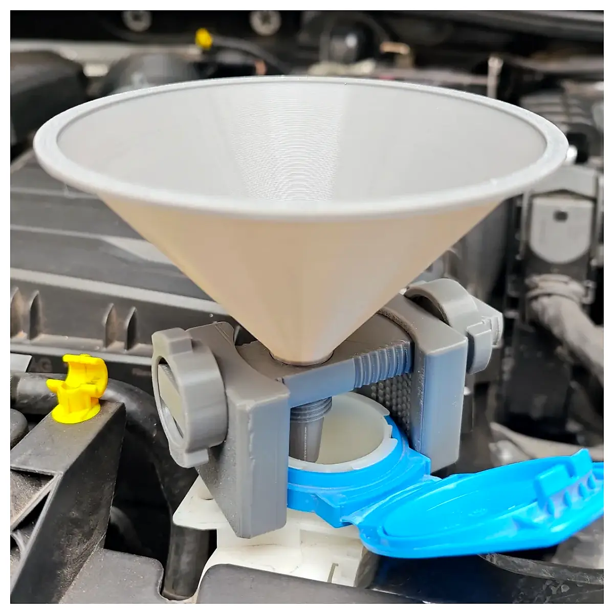 Windshield Washer Fluid Funnel Holder Fluid Dispenser Car Maintenance Auto Parts Washer Fluid Container