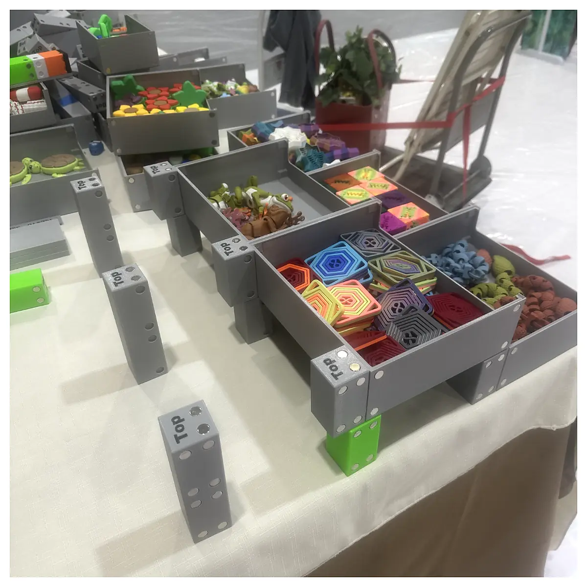 Complete Retail Display System Digital Signage Solutions Retail Screens Digital Marketing Visual Merchandising Promotion Smart Displays