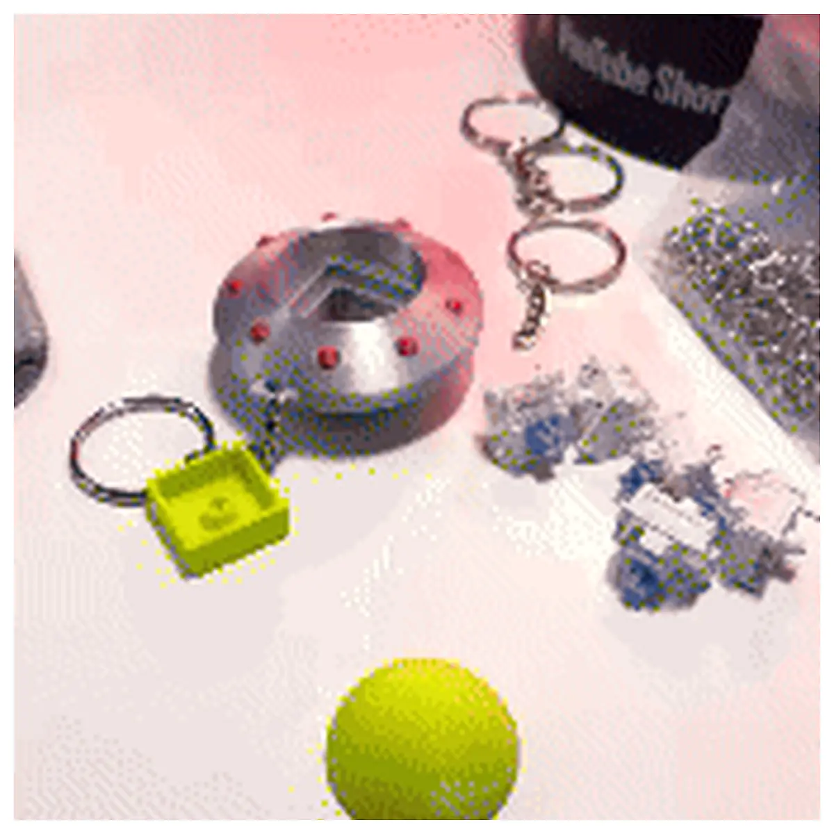 UFO Clicker Keychain Spacecraft Collectible Unique Gift Memorial Keyring Novelty Item
