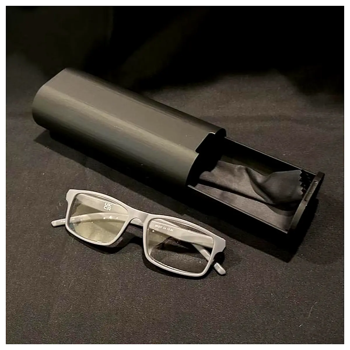 Rugged Eyewear Case Magnetic Closure Hard Shell Storage Protective Case Eyeglass Case Accessory