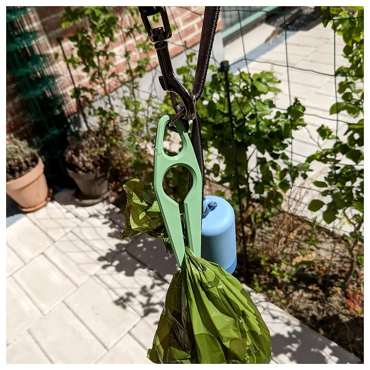 Dog Leash Poop Bag Holder Waste Pickup Clip Doggy Waste Bag Pet Accessory Walking Gear Poop Bag Clip
