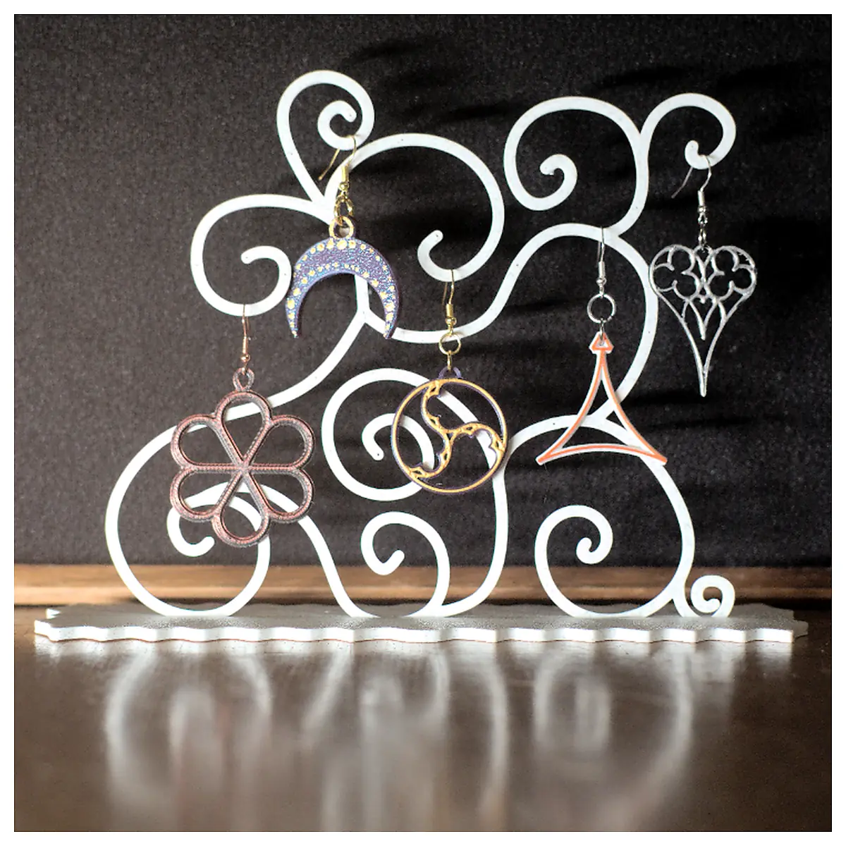 Jewelry Display Stand Swirl Lines Rotating Stand Jewelry Organizer Display Case Creative Decoration Support Multi Functional