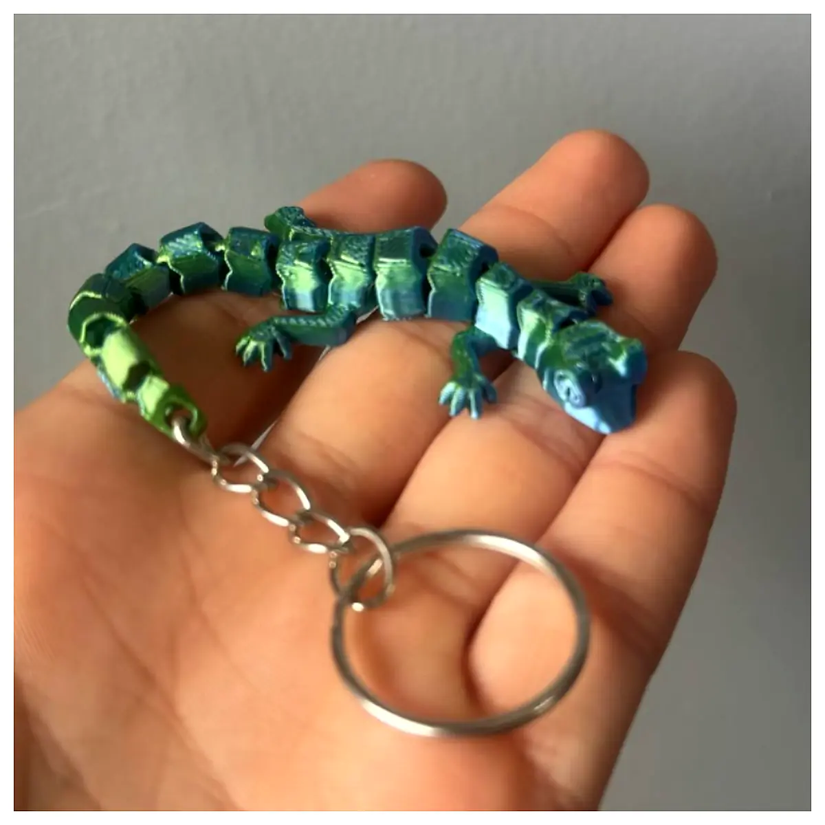 Flexi Lizard Keychain Pet Accessories Keychains Decorations Lizard Shape Creative Gift Lizard Toy