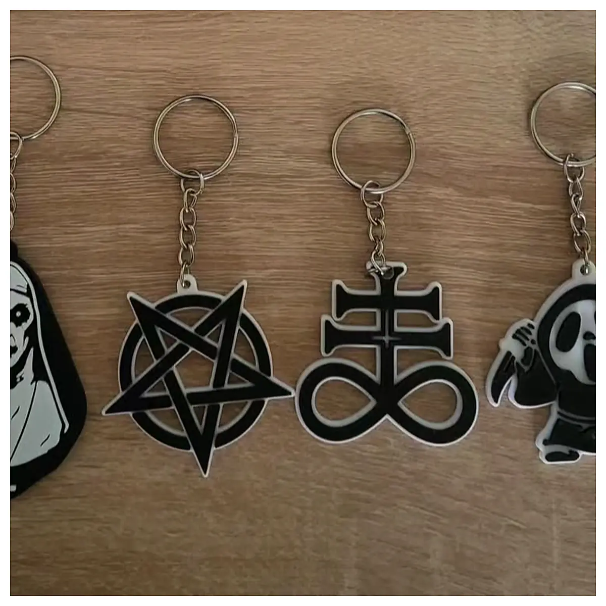 Horror Keychain Demon Figure Floating Skull Dark Decor Ghost Charm Spooky Toy Collection Gift