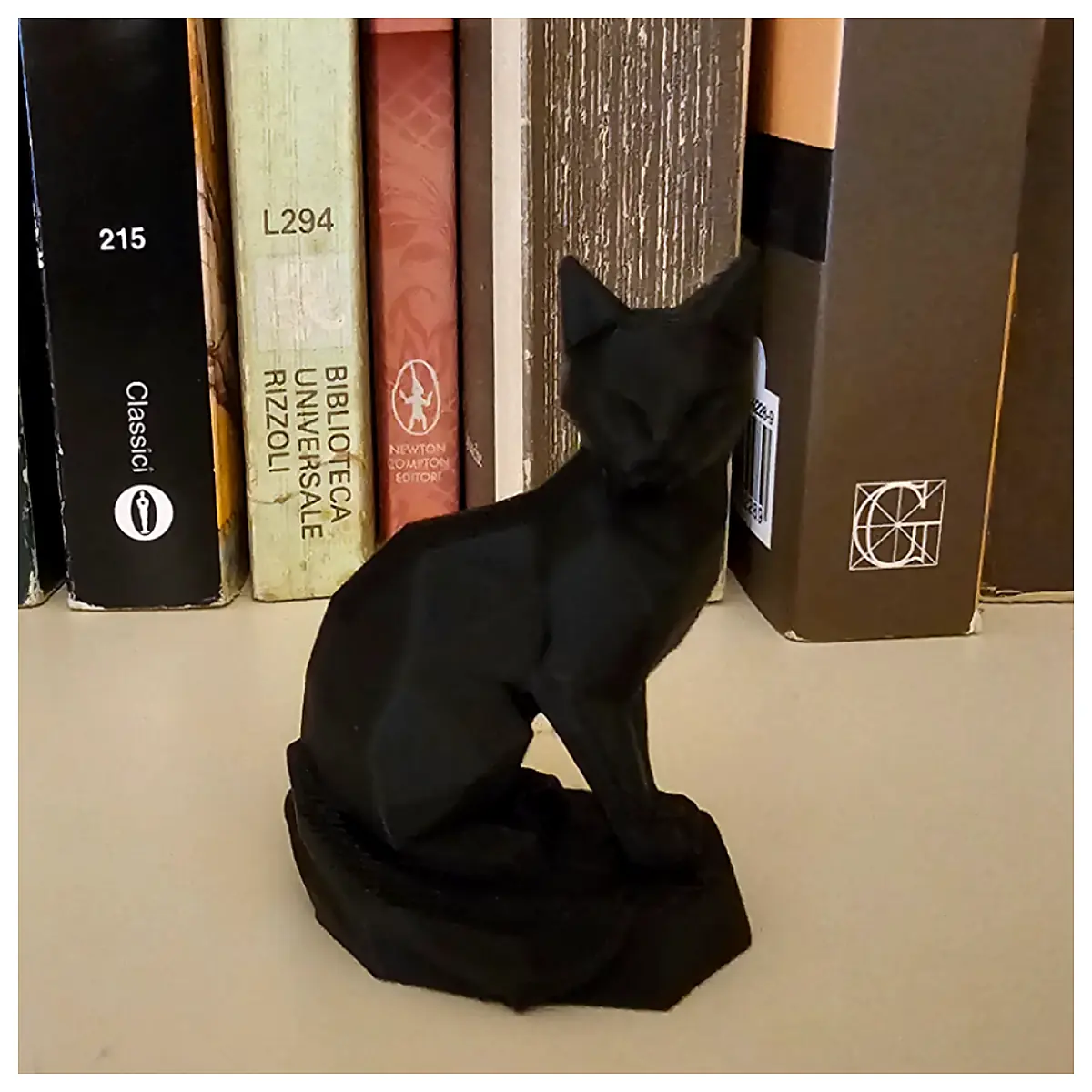 Cat Sculpture Art Figurine Home Decor Pet Gift Modern Minimalist Cat Statue Decorative Piece
