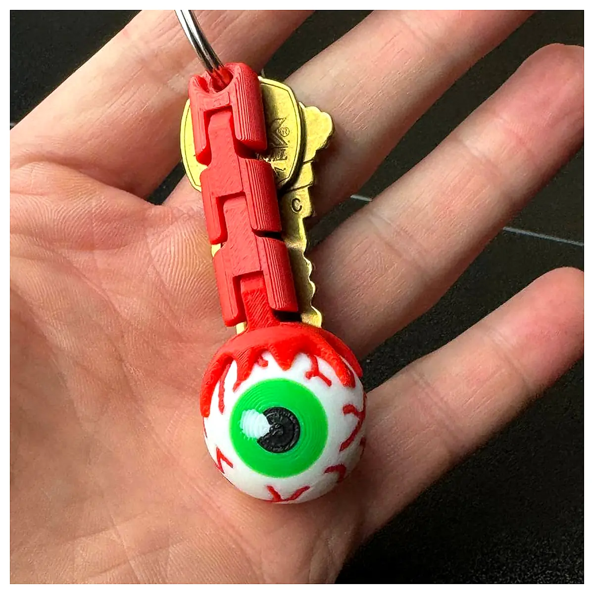 Flexi Bloody Eye Keychain Novelty Decorative Eyeball Keyring Accessory Creative Gift Flexible Eye Parts Fun Eyeball Charm