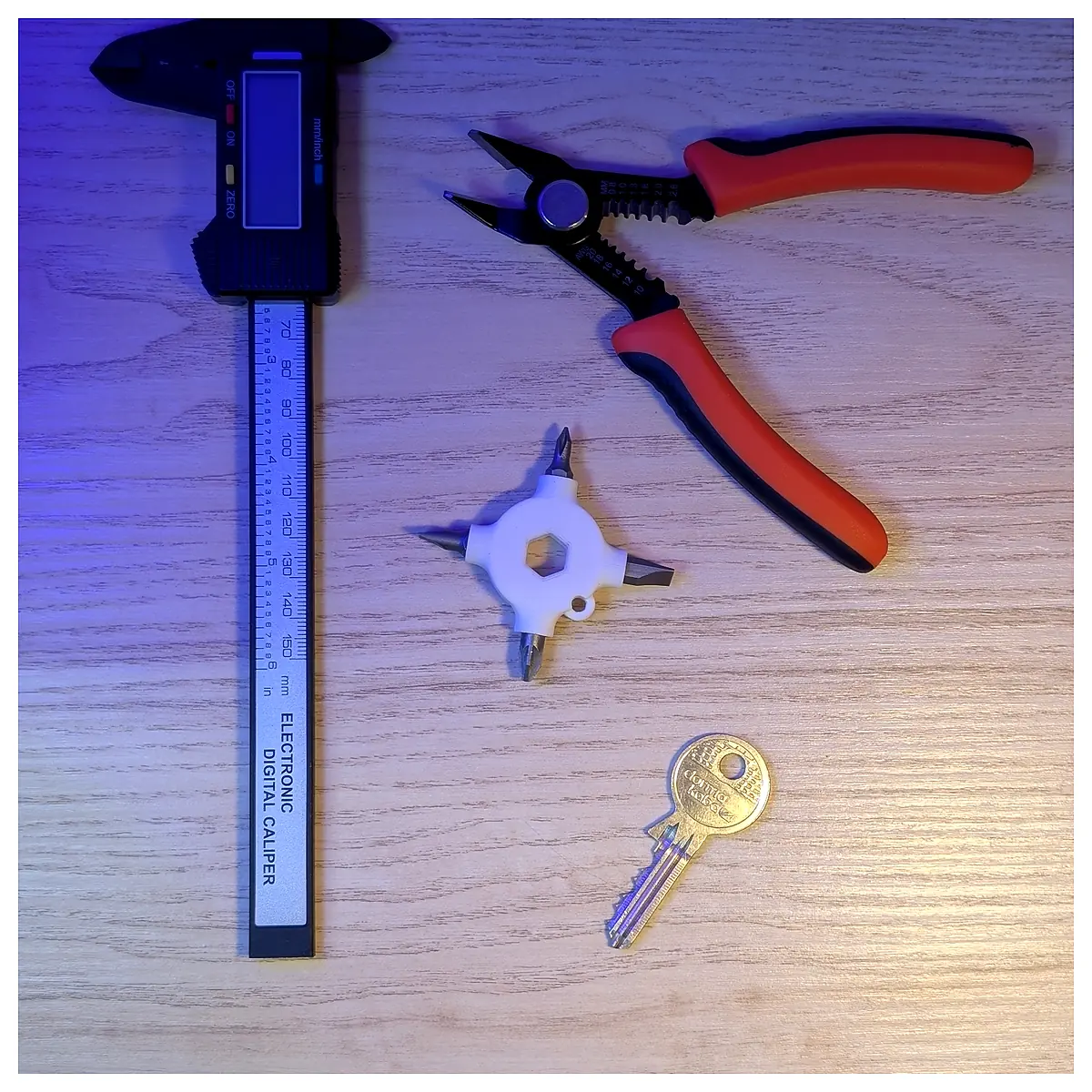 Screwdriver Bit Holder Keychain EDC Tool Multi Bit Organizer Screw Driver Drill Bit Emergency Kit