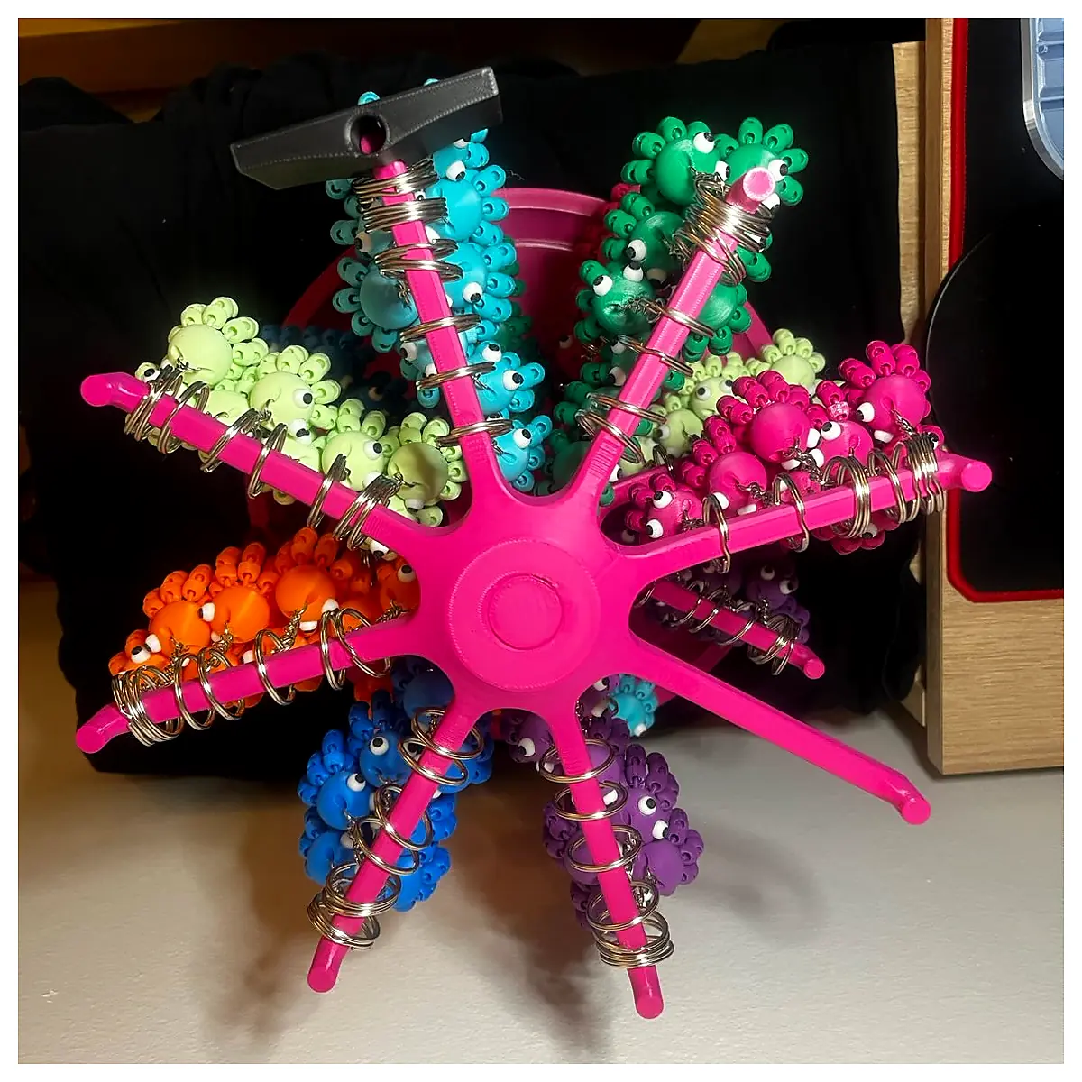 Rotating Keychain Display Stand Universal Keychain Holder Showcase Storage Car Accessories Display