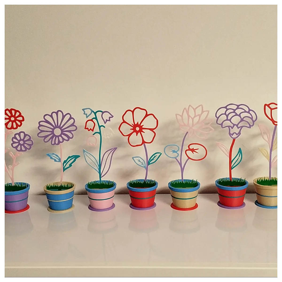 Vibrant Flower in Pot Home Decor Indoor Floral Arrangement Flower Gift Bouquet Festive Decoration