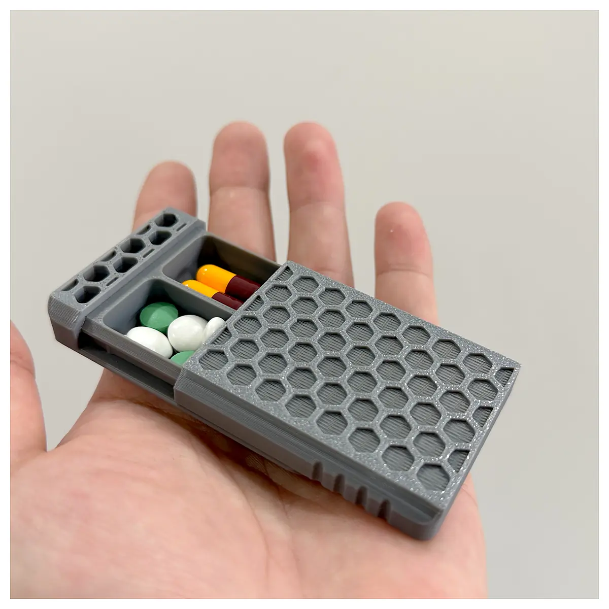 Portable Pill Organizer Daily Dose Splitter Medication Case Travel Pill Dispenser Vitamin Organizer Memory Aid
