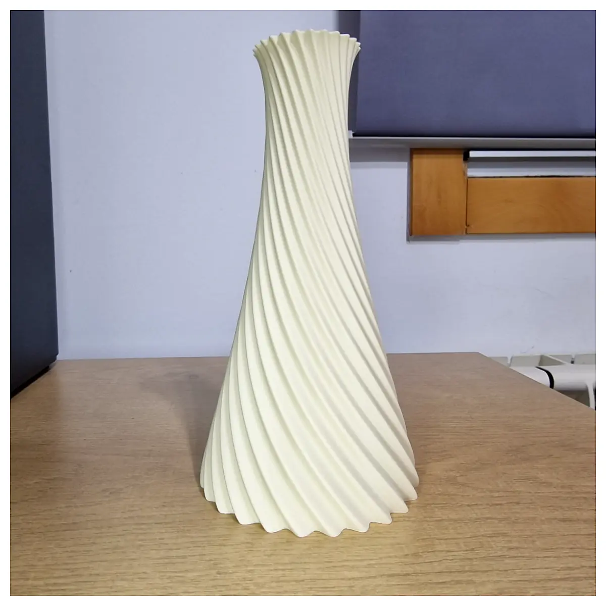 Spiral Narrow Vase Home Decor Flower Arrangement Art Piece Creative Gift Desktop Ornament Suitable for Various Flowers