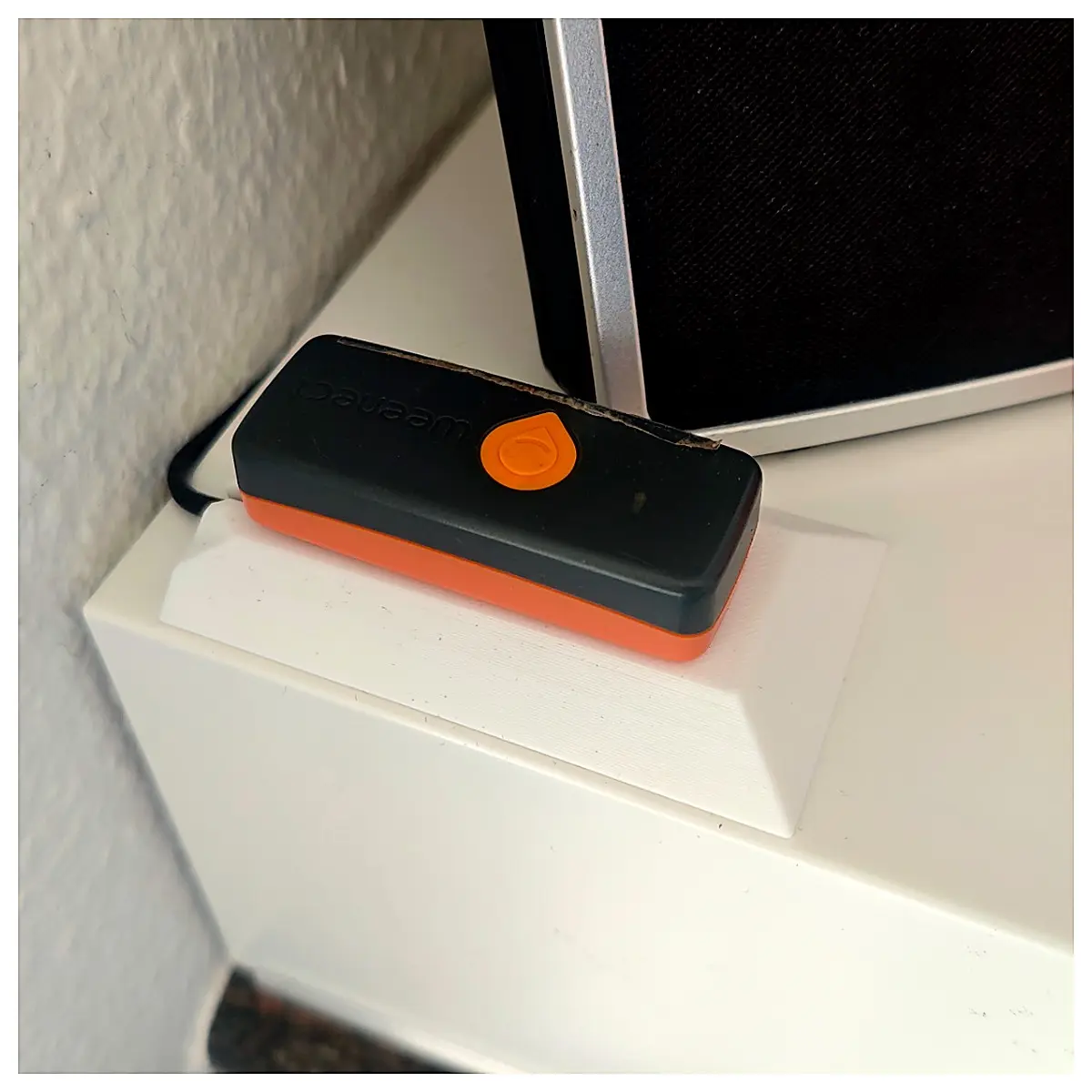 Weenect XS Cat GPS Tracker Charging Dock Pet Locator Smart Cat Accessories Automatic Charging Pet Tracking Smart Cat Device
