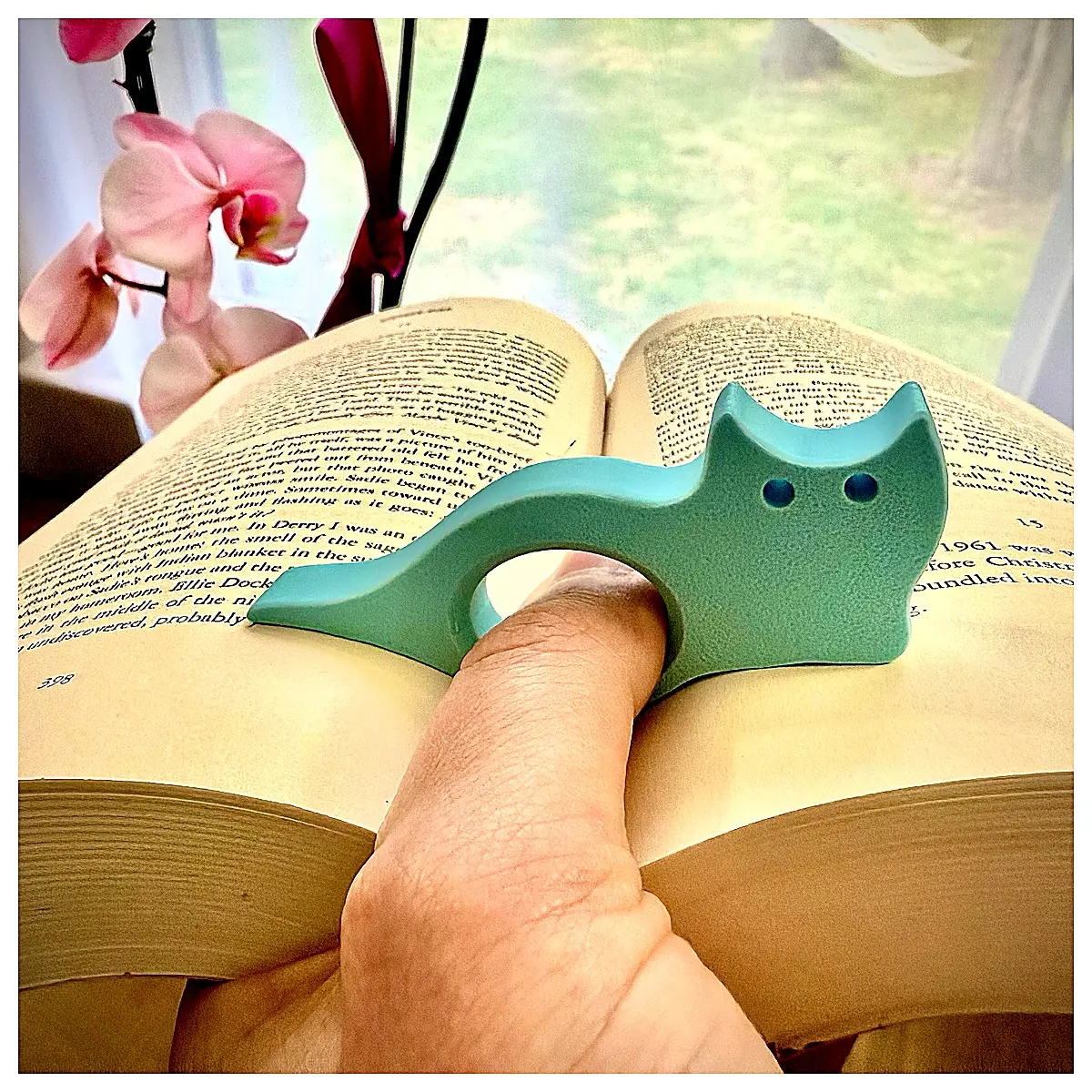 Cat Bookmark Holder Creative Desk Decor Standing Book Holder Cat Star Bookmark Stand Wall Mounted Shelf Display Collection Gift