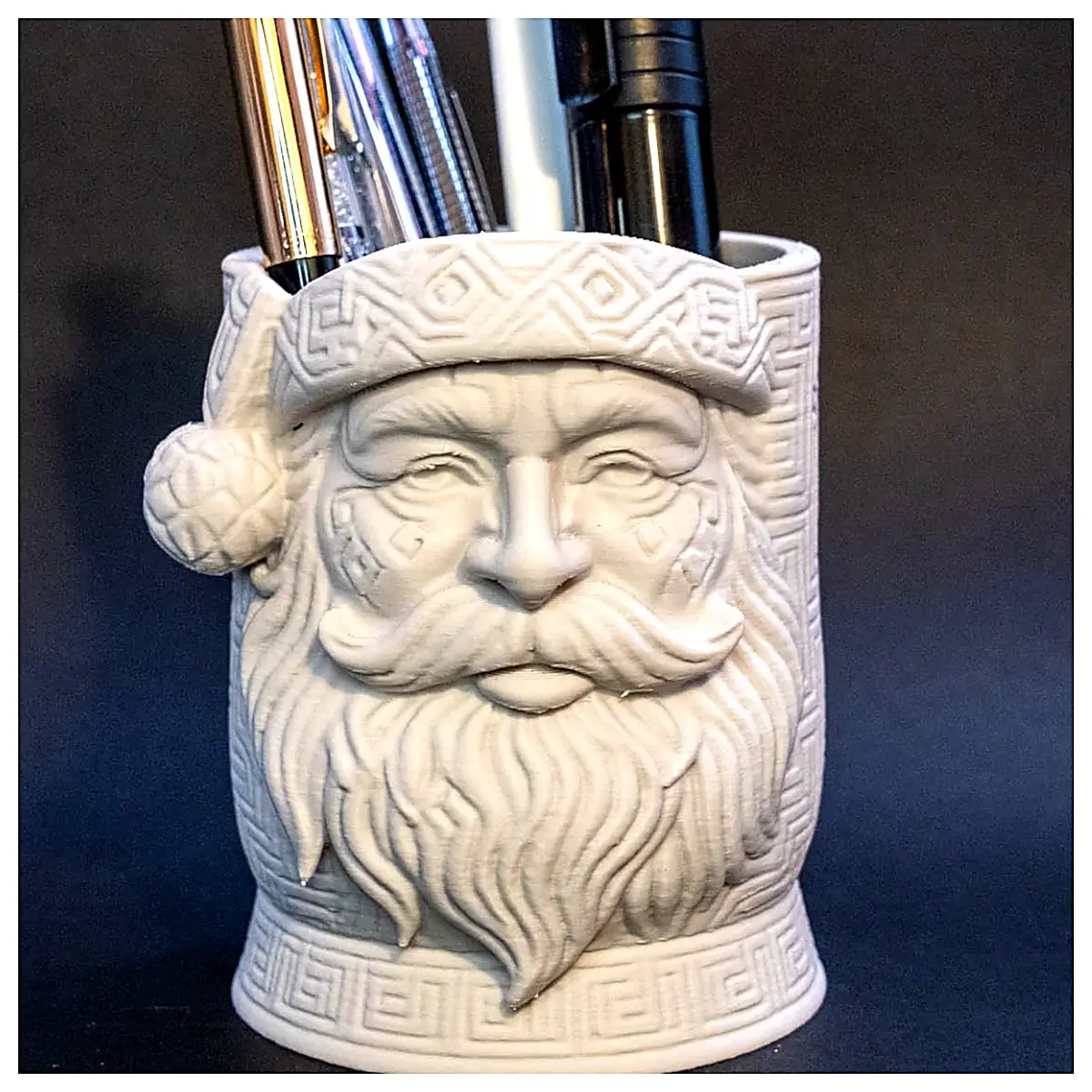 Santa Claus Pencil Cup Holder Desktop Flower Pot Desk Organizer Multi Function Storage Box Creative Home Decor Planter Organizer Desktop Ornament