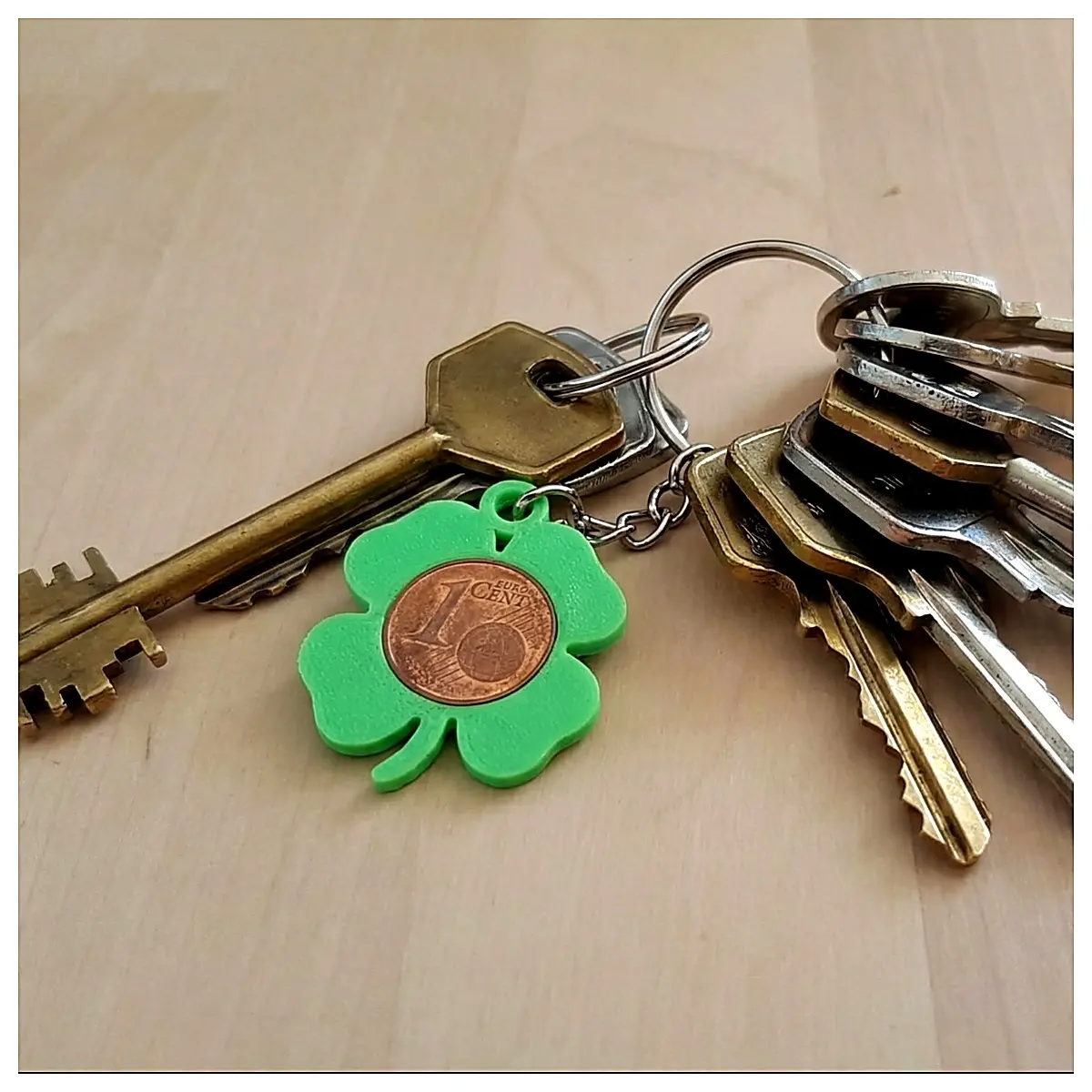 Four Leaf Charm Lucky Amulet Keychain Decoration Lucky Grass Car Accessory Gift Item