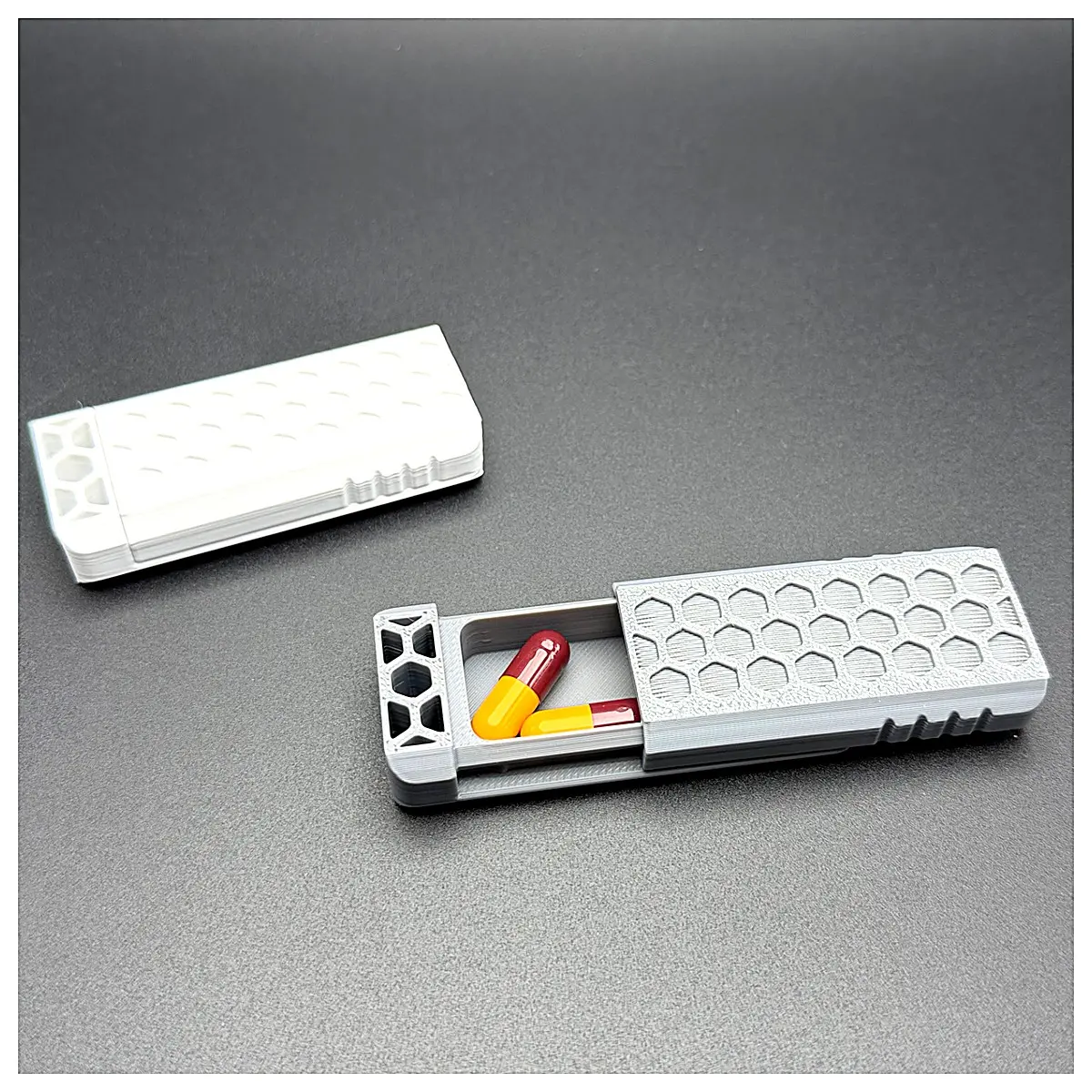 Portable Small Pill Box Mini Travel Pill Case Medication Organizer Carry on Box Capsule Container For Travel Outdoors Emergency