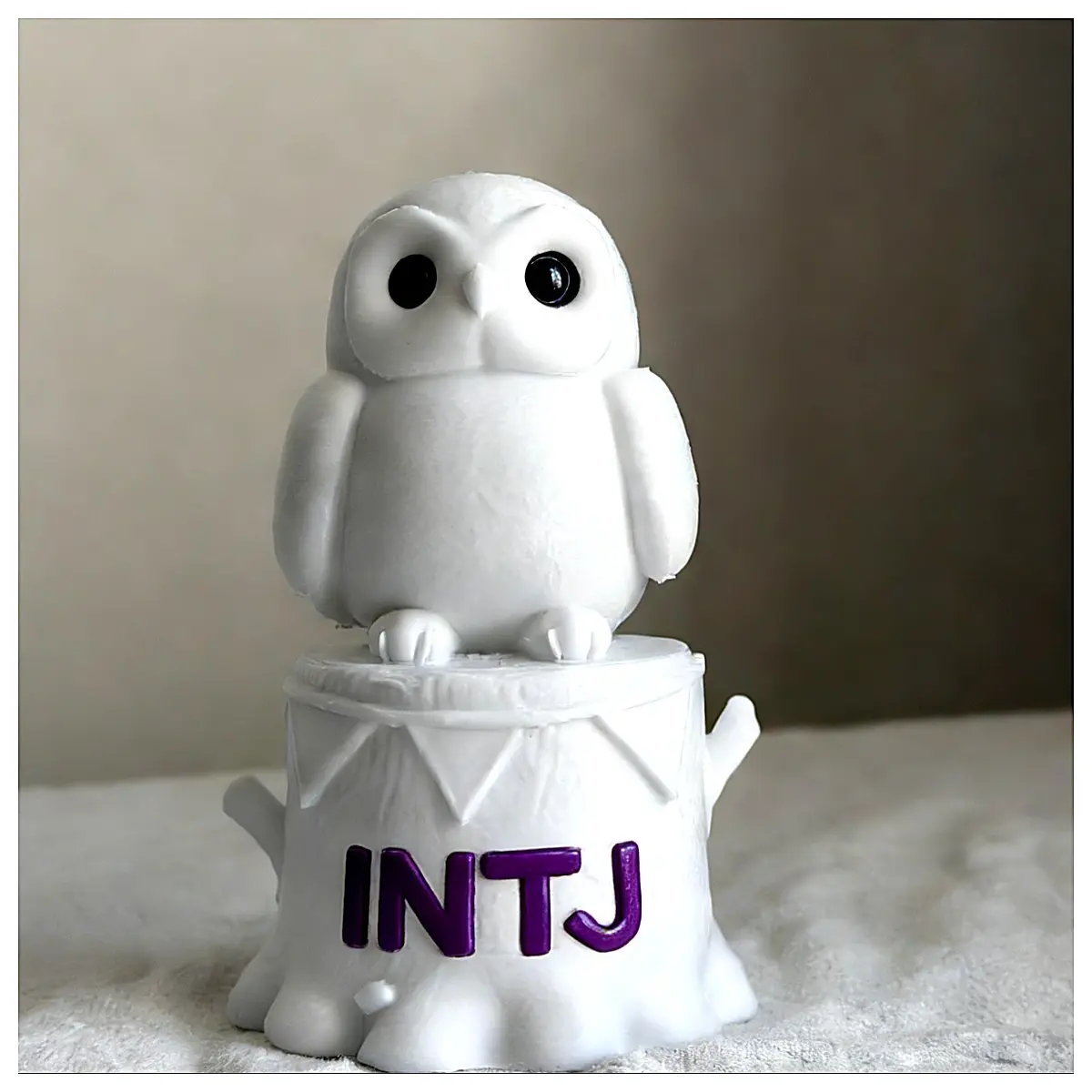 Snow Owl Desk Companion INTJ Exclusive Minimalist Nordic Decor Cat Figurine Office Decoration Gift Desk Accessories