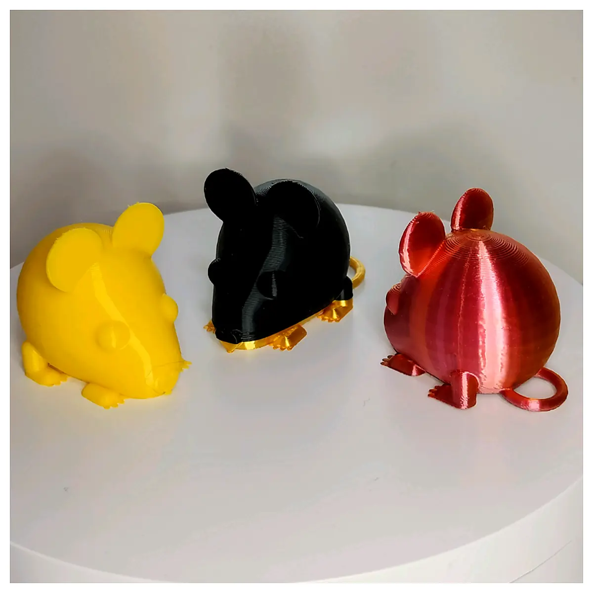 Keychains Fridge Magnets Small Decorations Creative Charms Memorial Gifts Keyring Figurines Toys