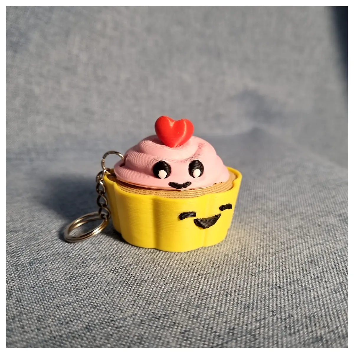 Magnetic Cupcake Keychain Cute Decoration Small Gift Children Birthday Gift Magnetic Charm Cake Accessories