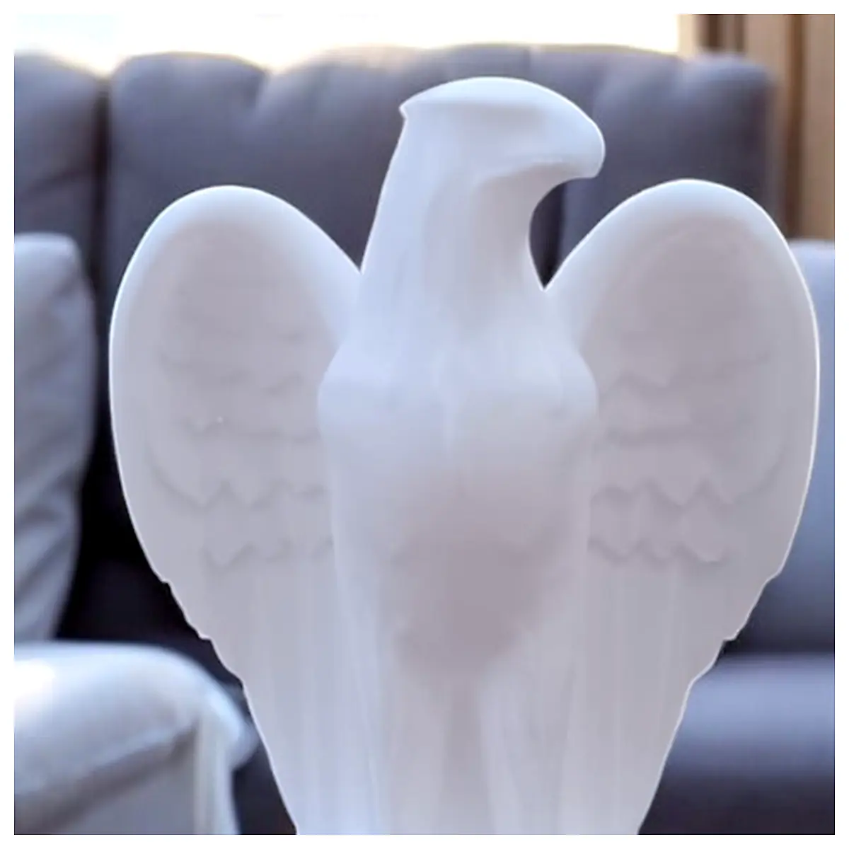 Golden Sculpture Statue Art Figurine Decor Ornament Bird Model Indoor Decoration Office Gift Desktop Ornament Memorial
