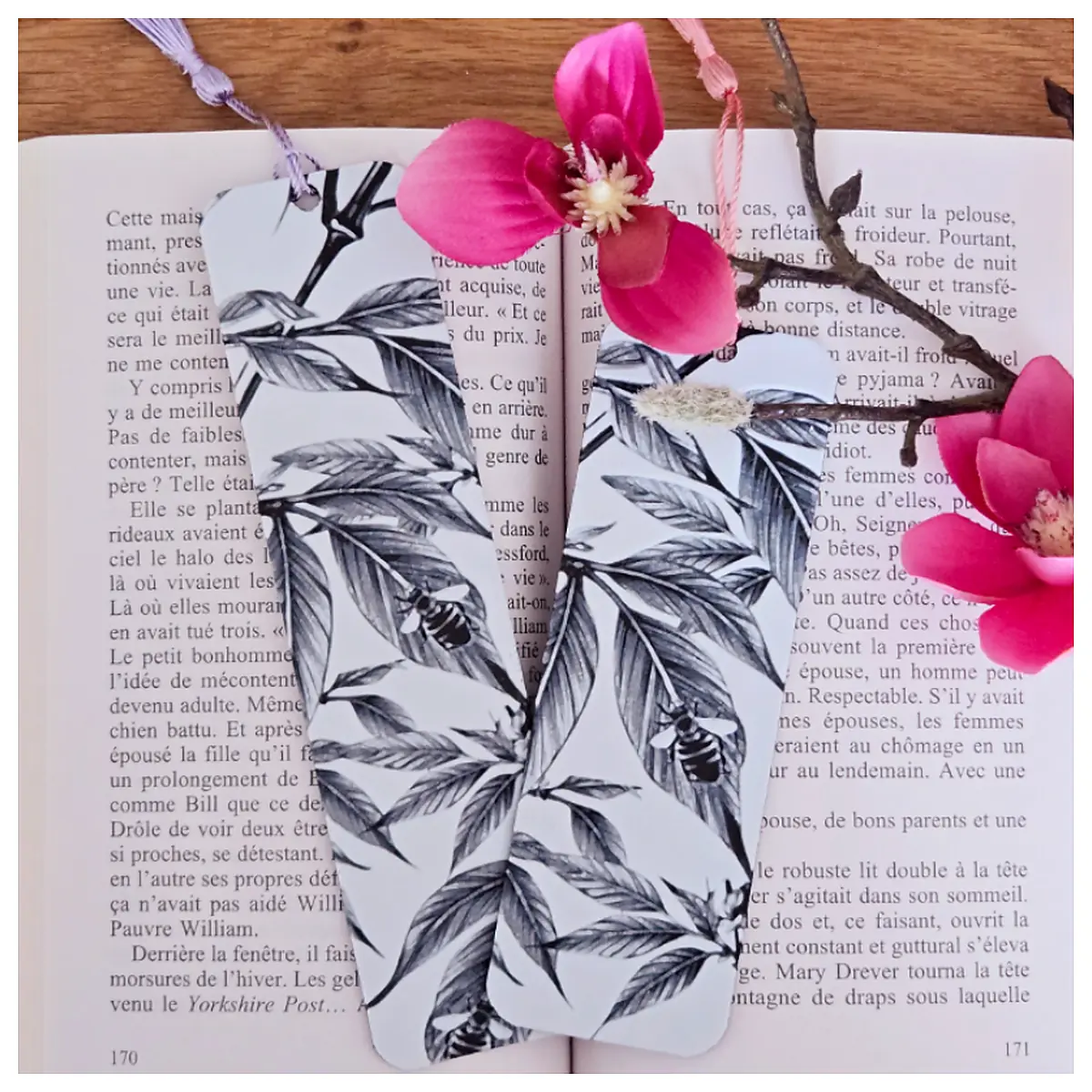 Double Sided Bee Leaf Pattern Book Page Creative Design Art Album Decorative Painting Art Collection