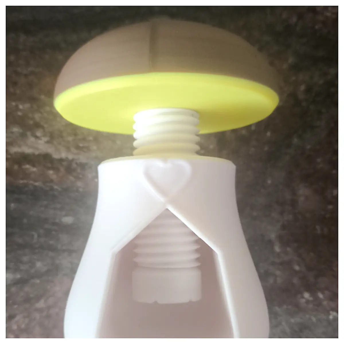 Mushroom Shaped Nutcracker Professional Clamp Tool Kitchen Utensil Baking Accessory Mushroom Clamp Cooking Accessory Pastry Tool