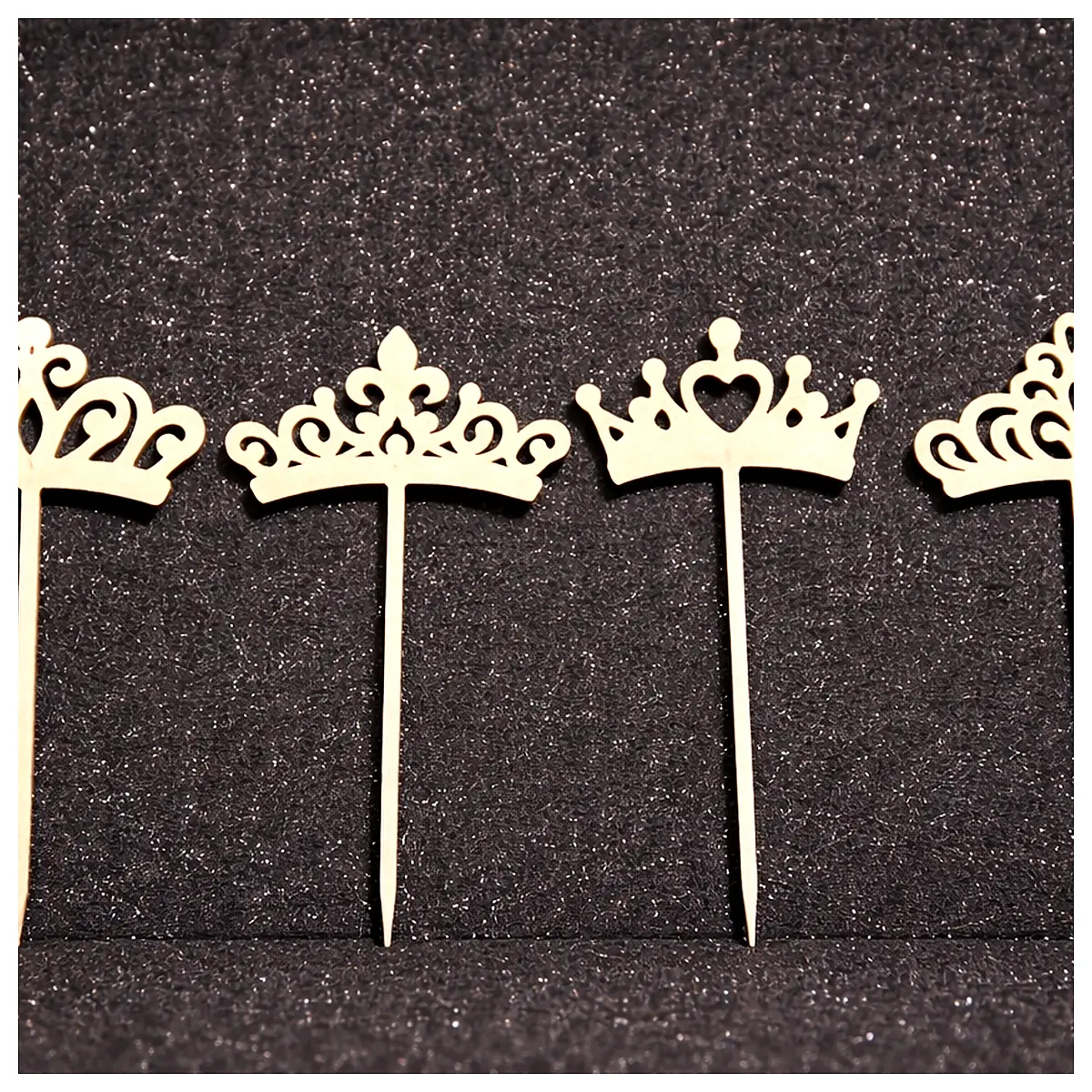 Crown Decoration Wall Decor Wall Panels Interior Design Wallpaper Wall Finishes Decorative s