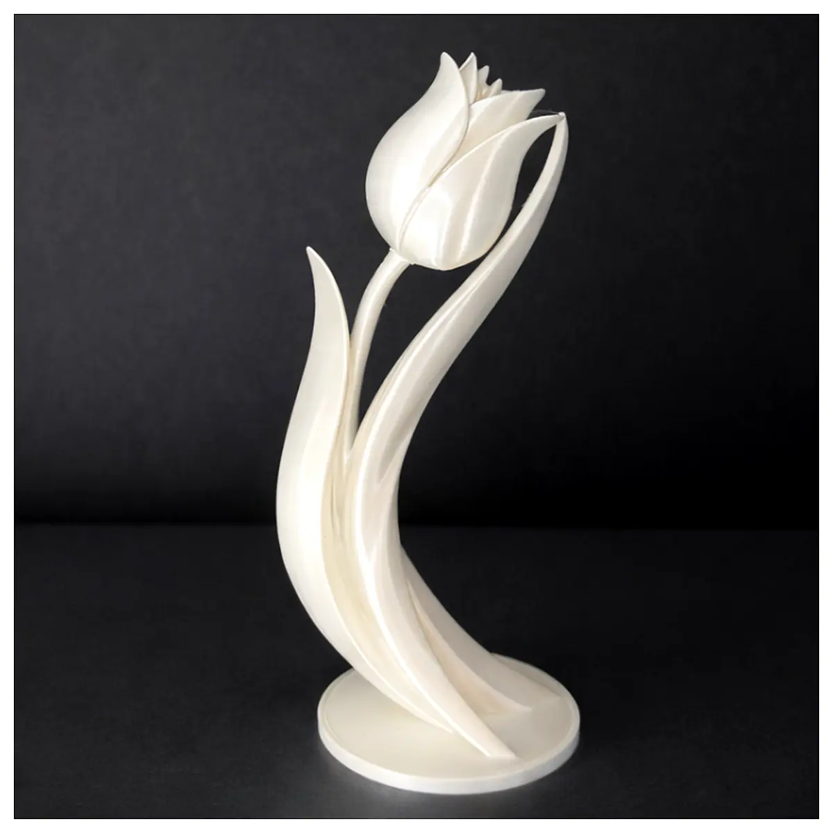 Flowing Modern Tulip Sculpture Decorative Figurine Garden Ornament Indoor Decoration Art Landscape Sculpture Girlfriend Best F