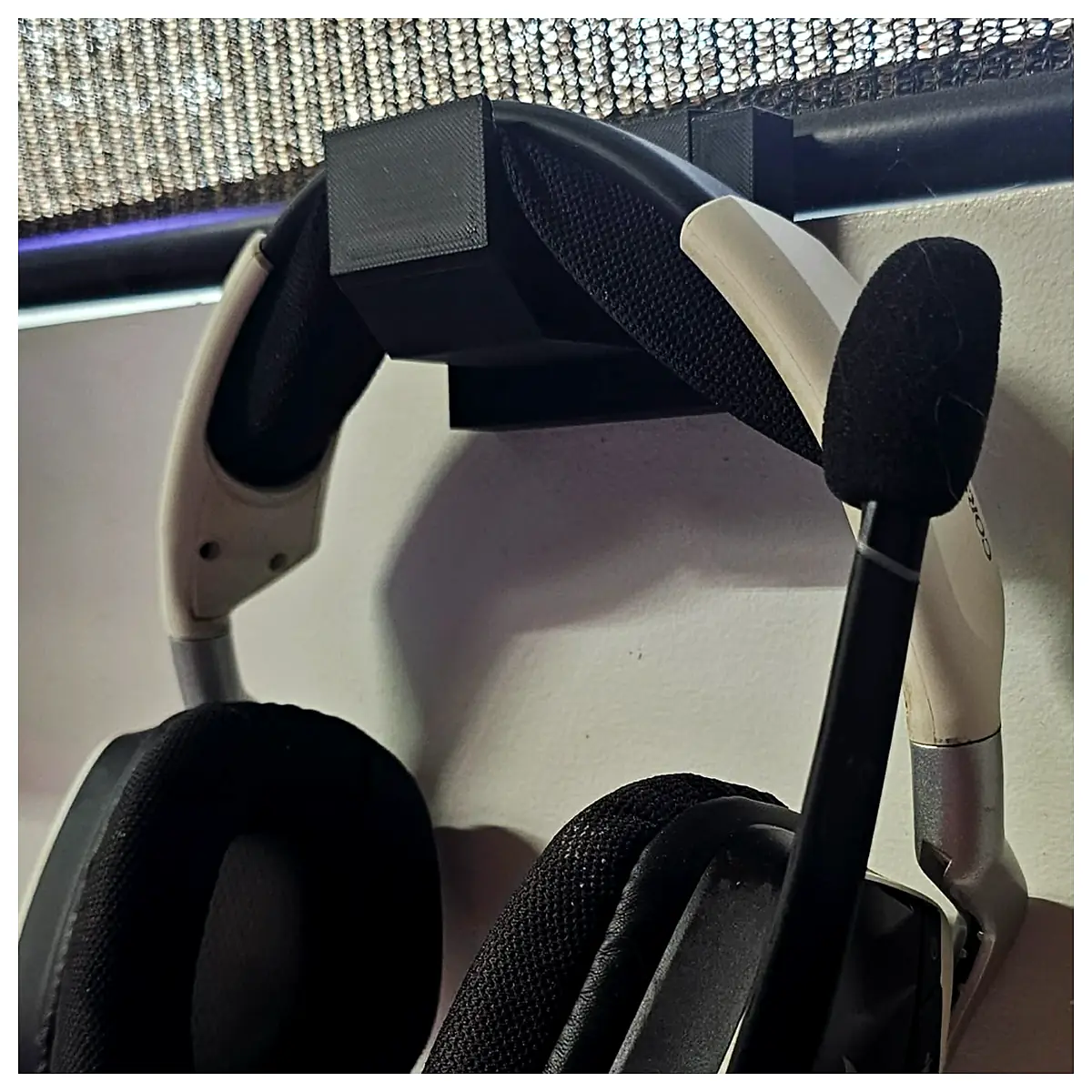 Headphone Holder Earbud Hook Phone Stand Earphone Clip Mobile Accessory Headphone Support Storage Protection