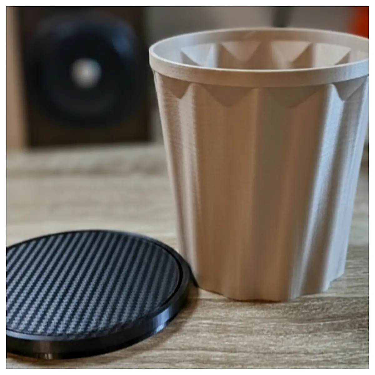 Rotating Lid Desktop Trash Can Waste Bin Portable Trash Can Small Wastebasket Home Office Waste Disposal