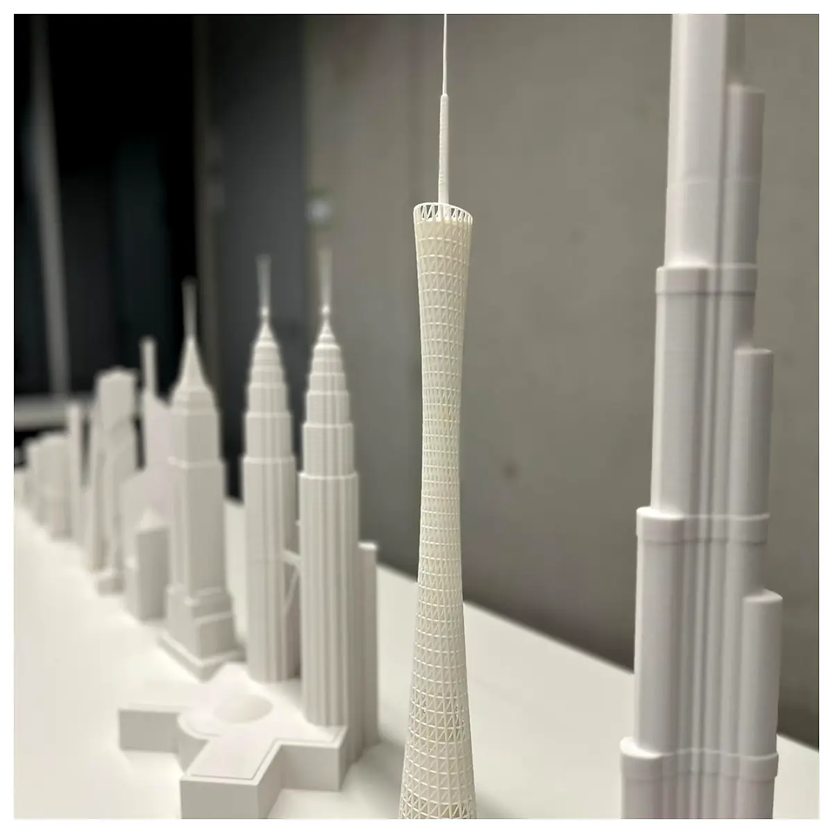 Canton Tower Model 62cm Architecture Model Toy Collection Display Decorative Universal Scale
