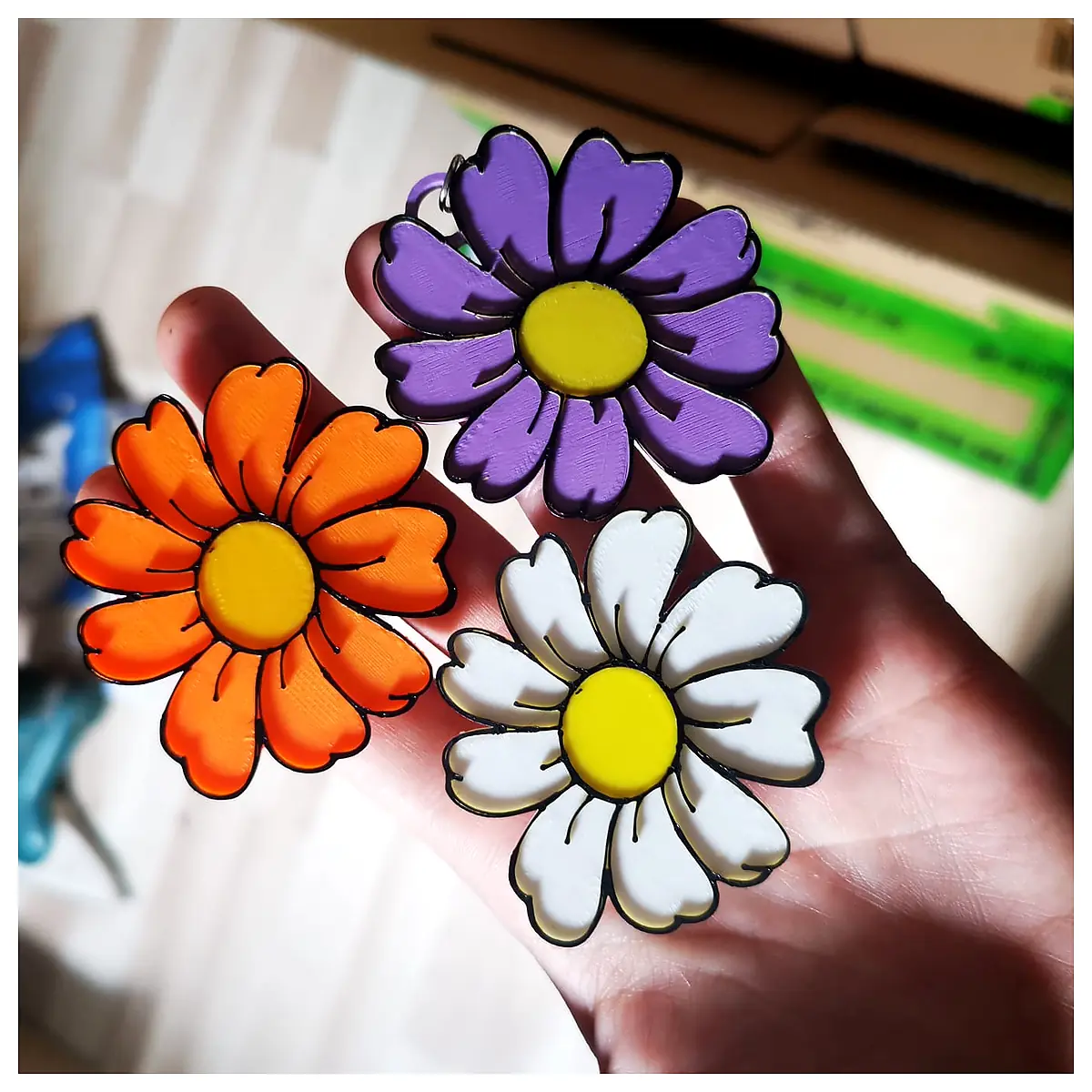 Daisy Keychain Magnet Floral Gift Decoration Accessory Car Charm Flower Bouquet Keyring Magnet