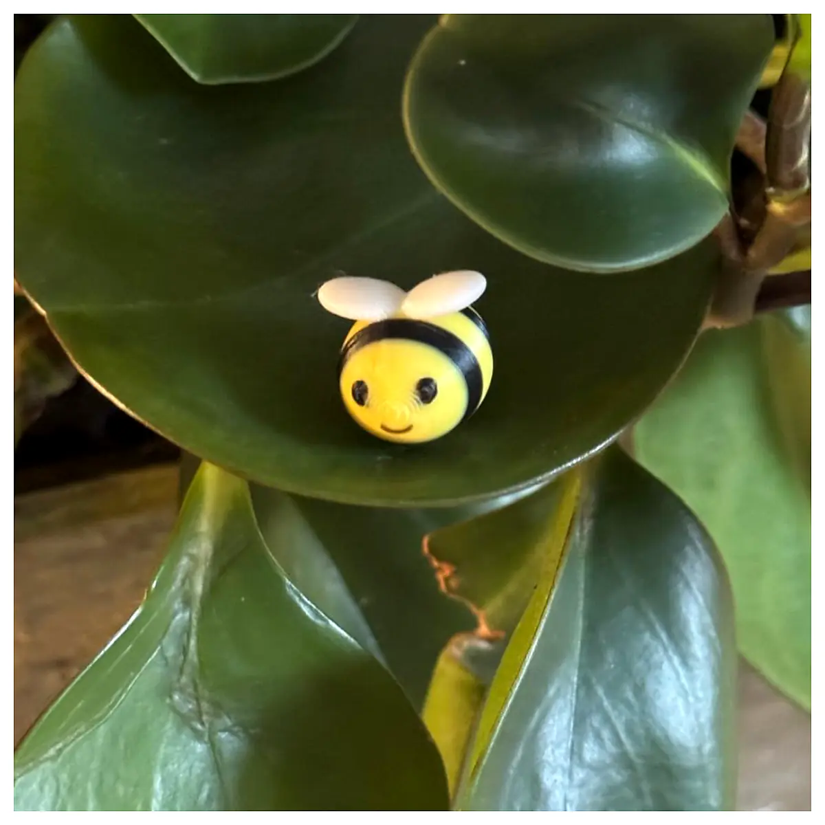Bee Keychain Cute Honey Bee Keyring Memorial Parts Repair Decoration Accessories