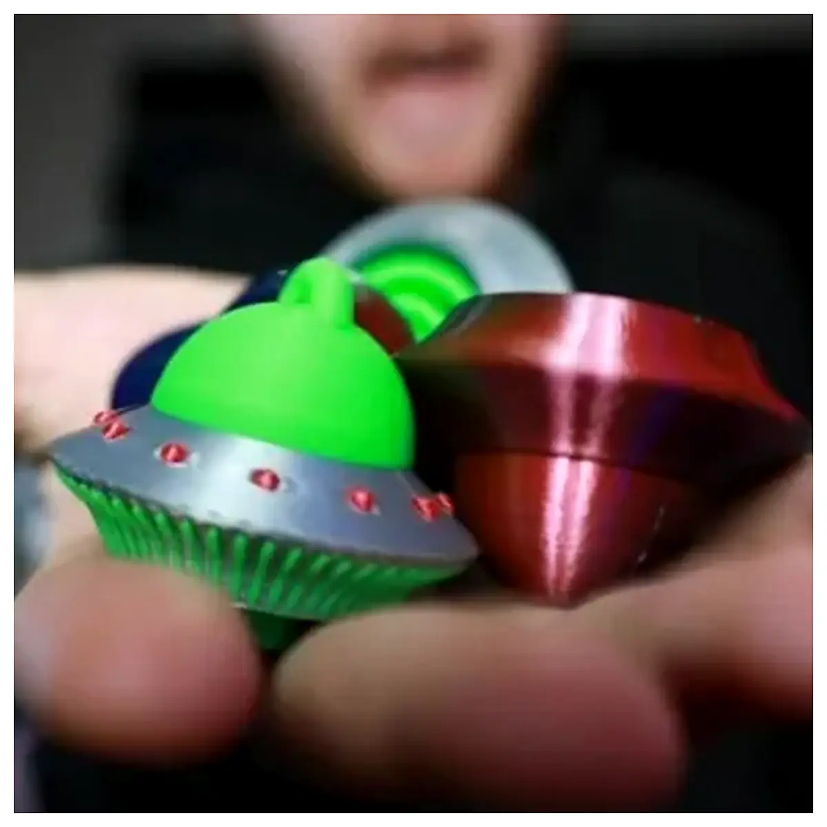 UFO Spaceship Keychain Model Collectible Spacecraft Decor Keyring Cosmic Gift