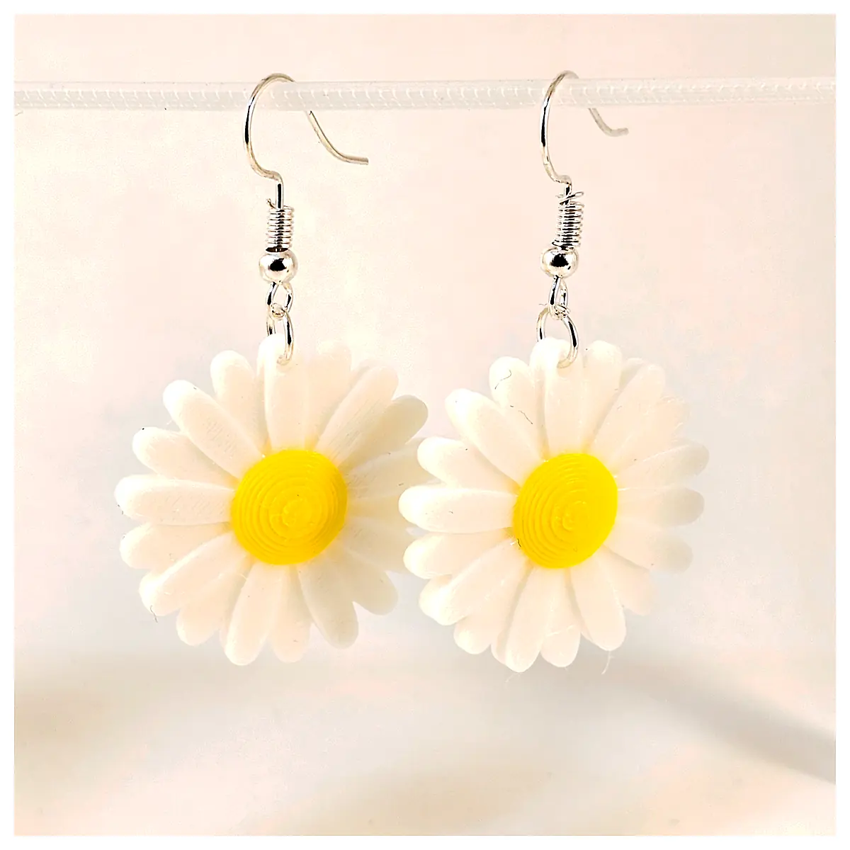 Daisy Earrings Women s Fashion Jewelry Elegant Simple Flower Stud Earrings Decoration Wholesale