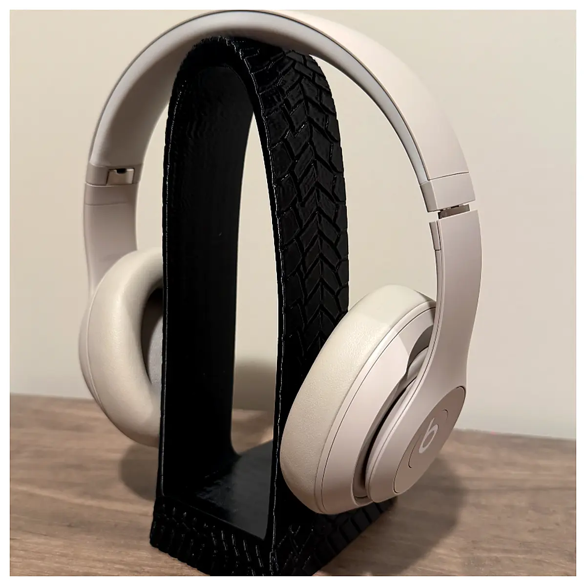 Tire Tread Headphone Stand Car Mount Audio Accessories Phone Stand Music Player Support