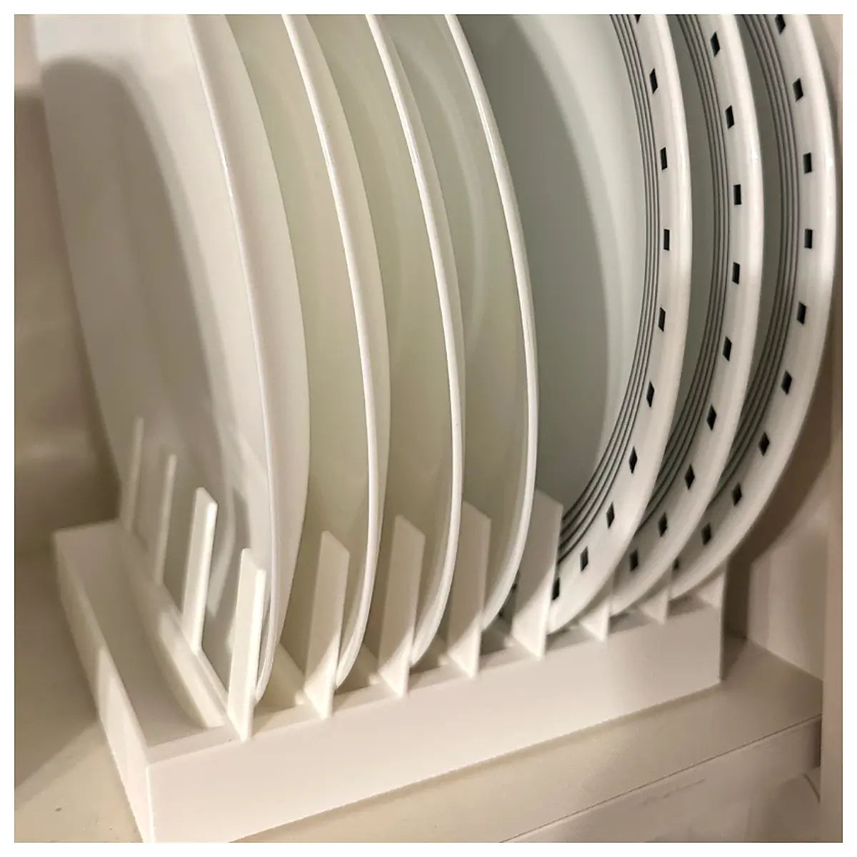 Universal Plate Holder Kitchen Dish Organizer Shelf Dining Table Plate Storage Rack Accessories