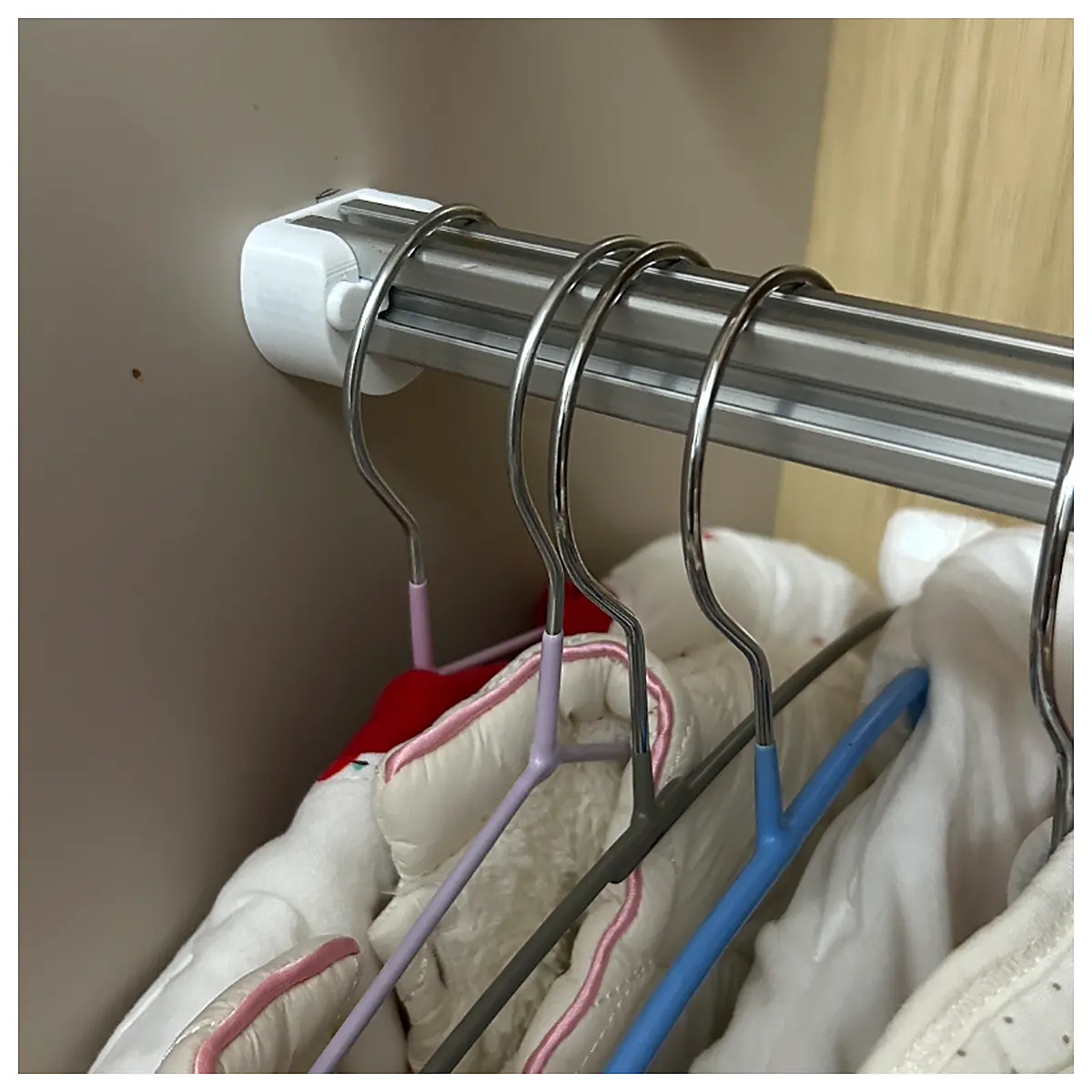 Clothes Rail Base Support Stand Adjustable Mobile Wall Mounted Universal Clothes Rail Parts Repair Accessories