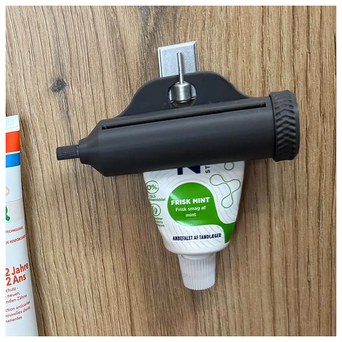 Toothpaste Tube Squeezer Hook Tool Tube Squeezer Paste Extractor Tube Saver Universal Squeezer