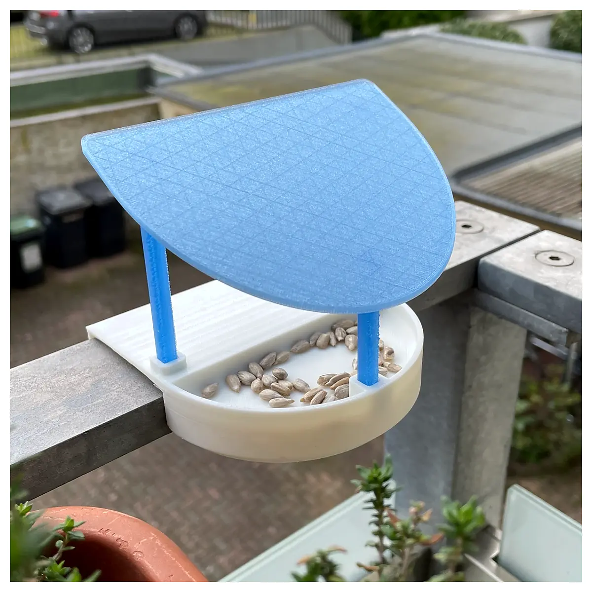 Balcony Bird Feeder Squirrel Feeder Outdoor Bird Food Dispenser Bird Feeders Pole Feeder Repair Bird Feeding