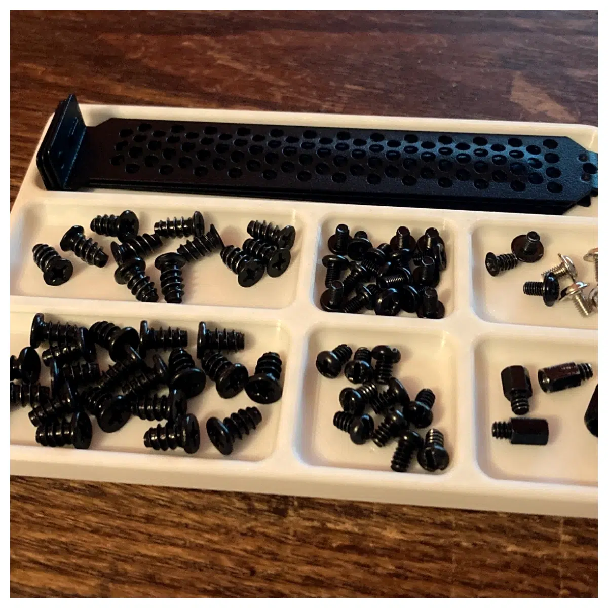 Computer Assembly Tool Screw Organizer Tray Screw Holder Assembly Aid PC Parts Storage DIY Computer Accessories