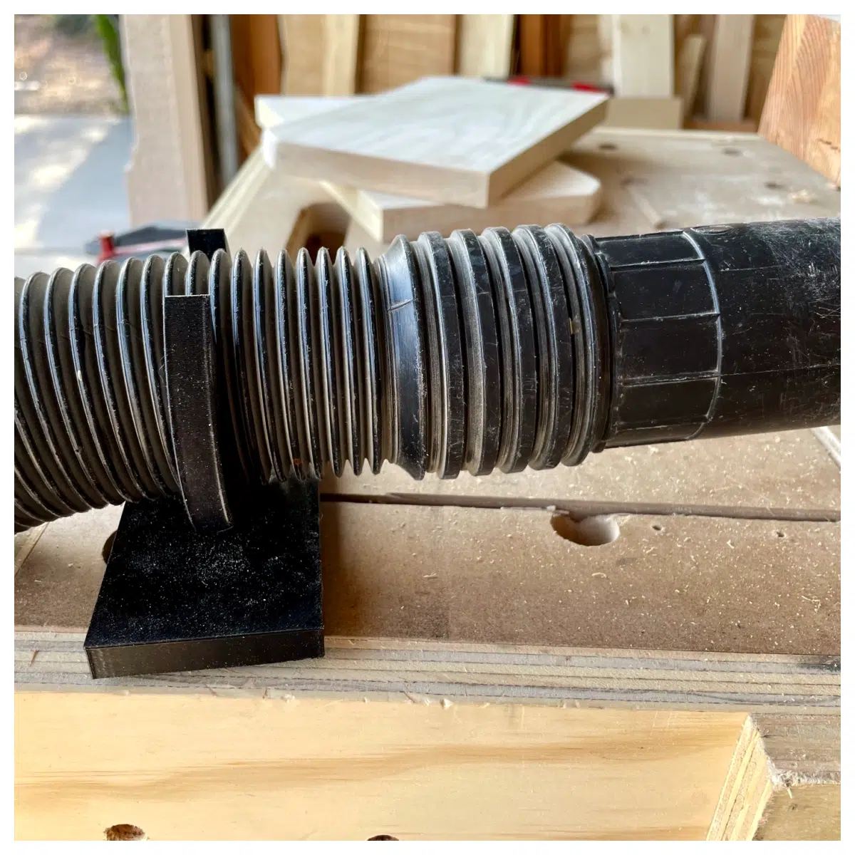 34 Inch Vacuum Hose Holder Bracket for 34 Inch Dog Den Workbench Hose Extension Support Cleaning Accessory Workstation Mount